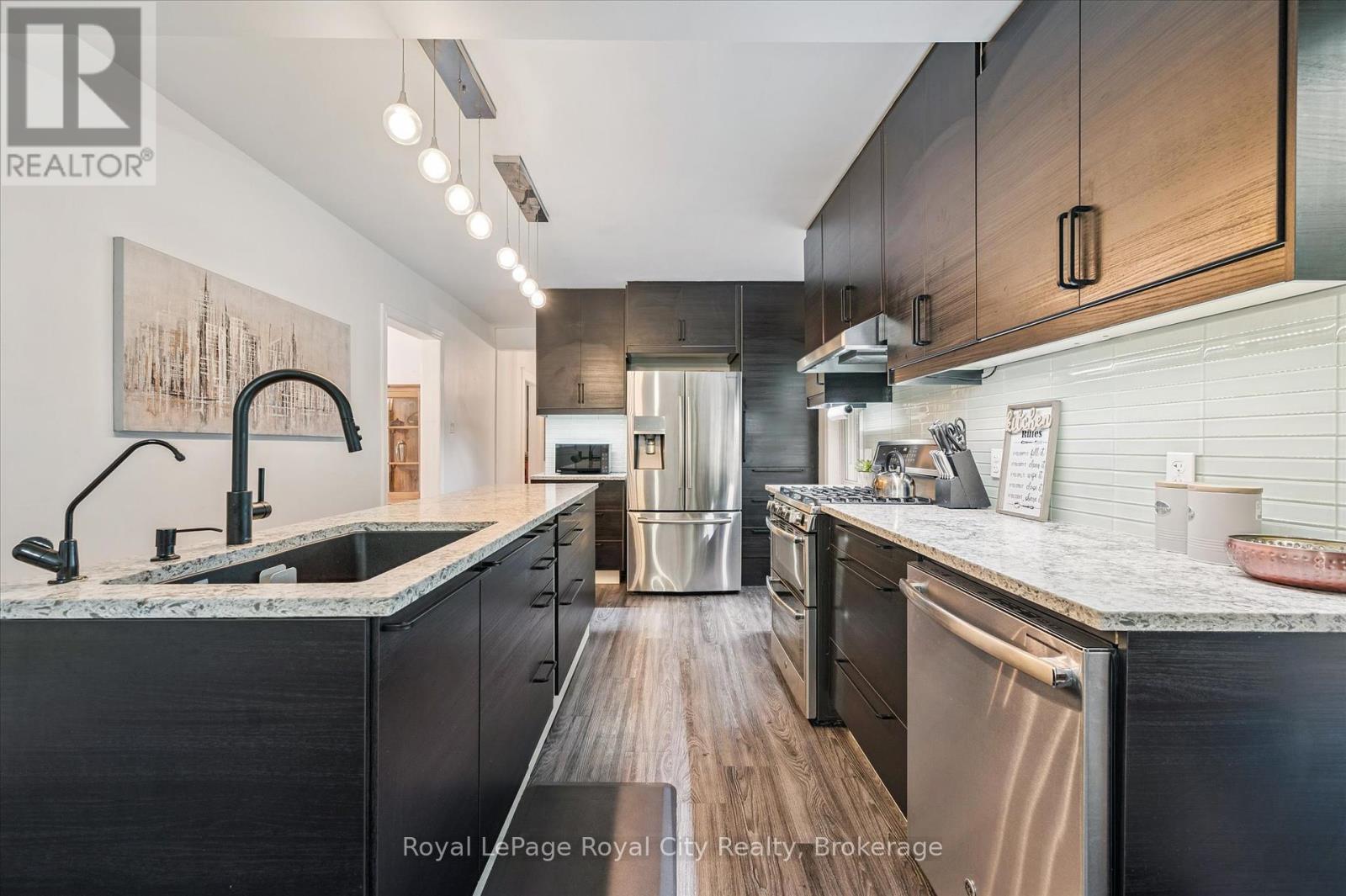 












37 BROCK STREET

,
Kitchener,




Ontario
N2M1X2

