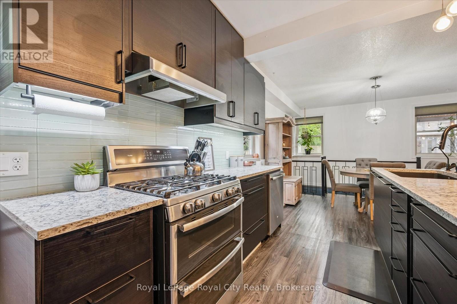 












37 BROCK STREET

,
Kitchener,




Ontario
N2M1X2

