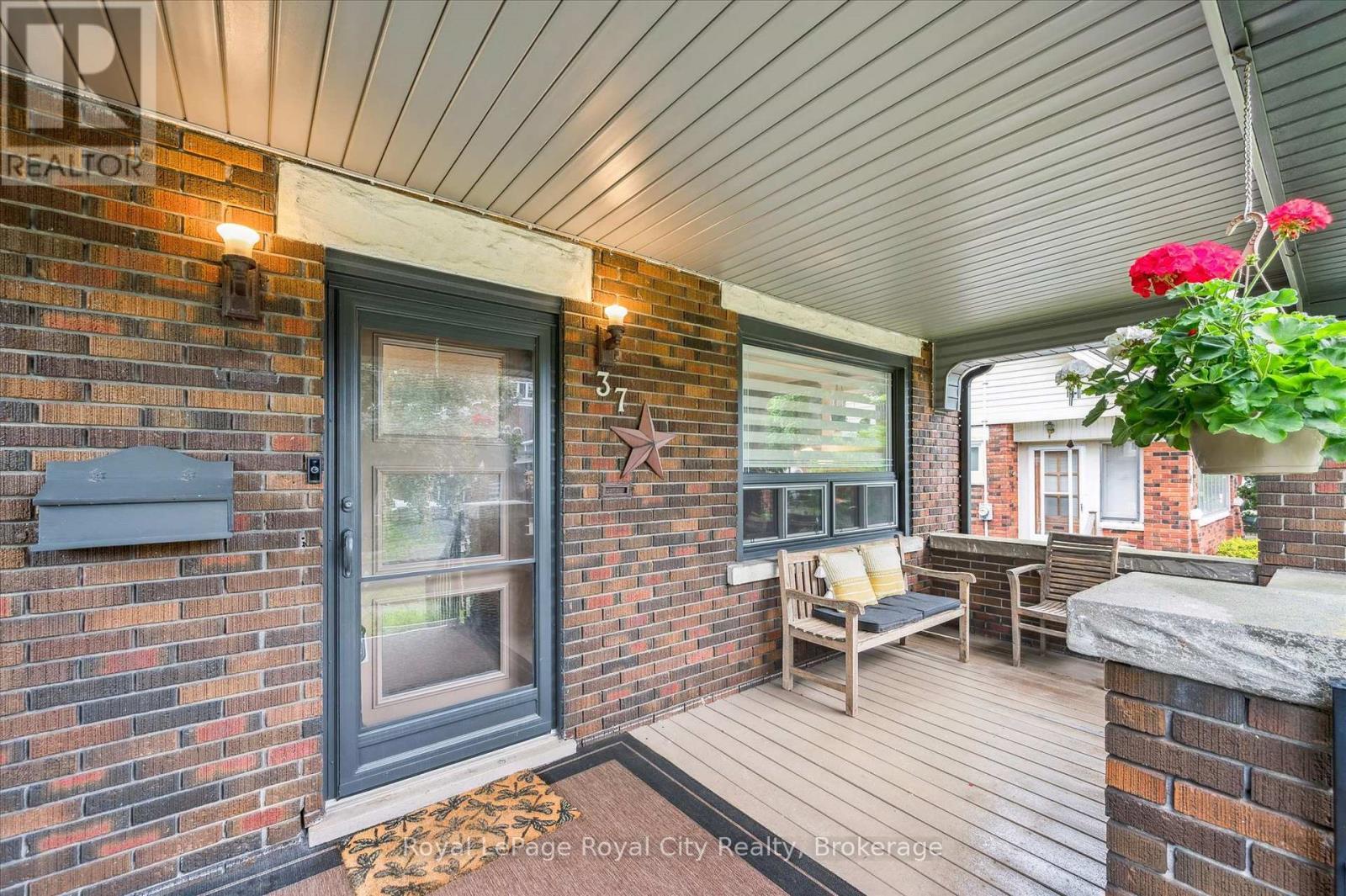 












37 BROCK STREET

,
Kitchener,




Ontario
N2M1X2

