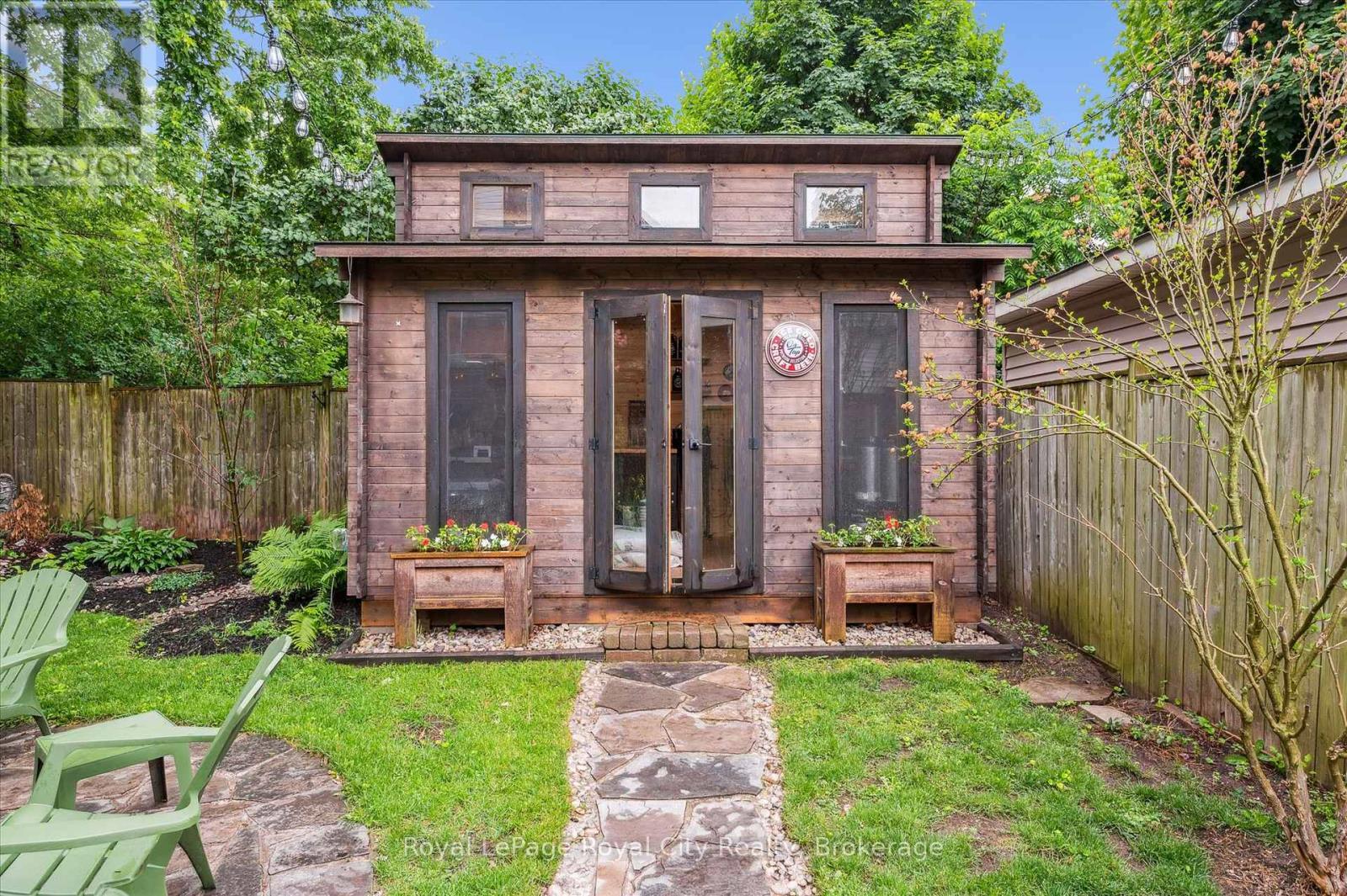 












37 BROCK STREET

,
Kitchener,




Ontario
N2M1X2

