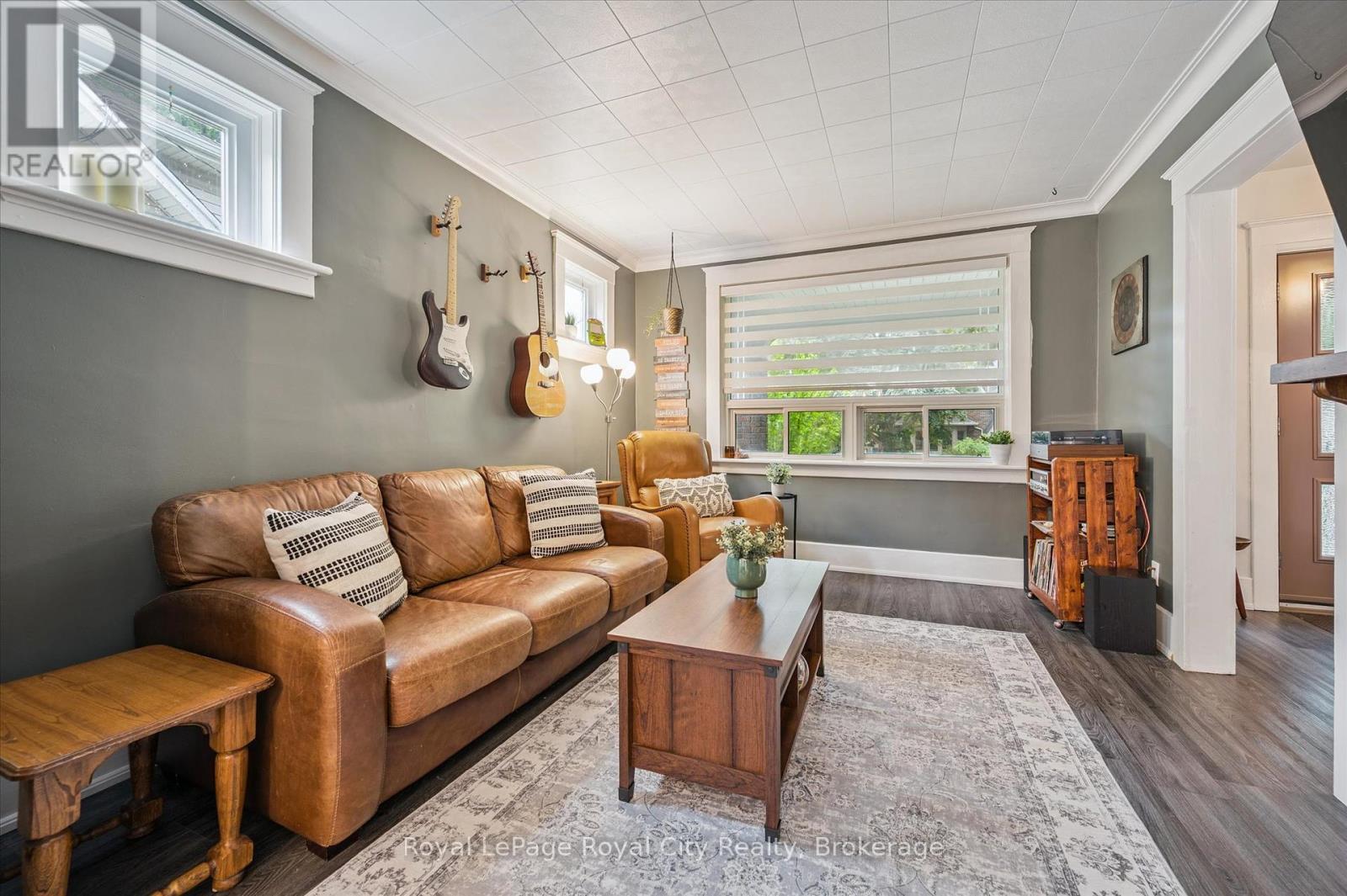 












37 BROCK STREET

,
Kitchener,




Ontario
N2M1X2

