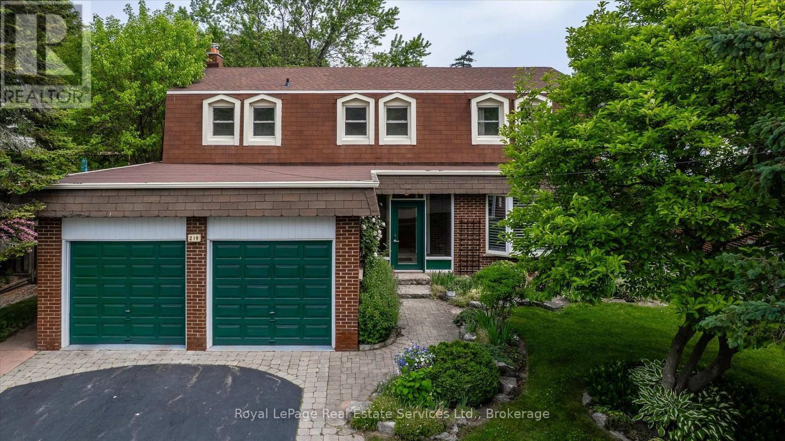 












219 SPRING GARDEN ROAD

,
Oakville (SW Southwest),




Ontario
L6L5H3


