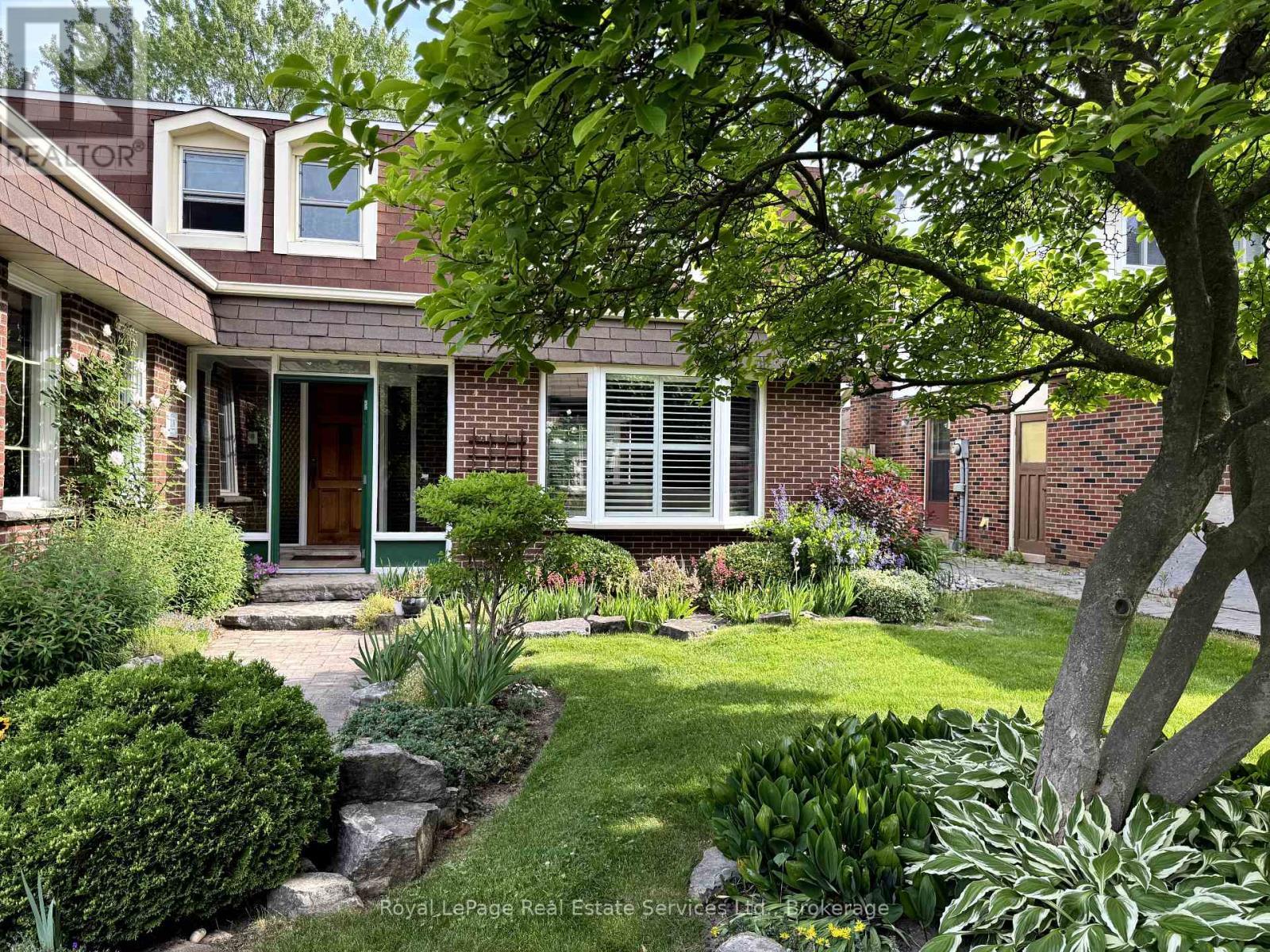 












219 SPRING GARDEN ROAD

,
Oakville (SW Southwest),




Ontario
L6L5H3

