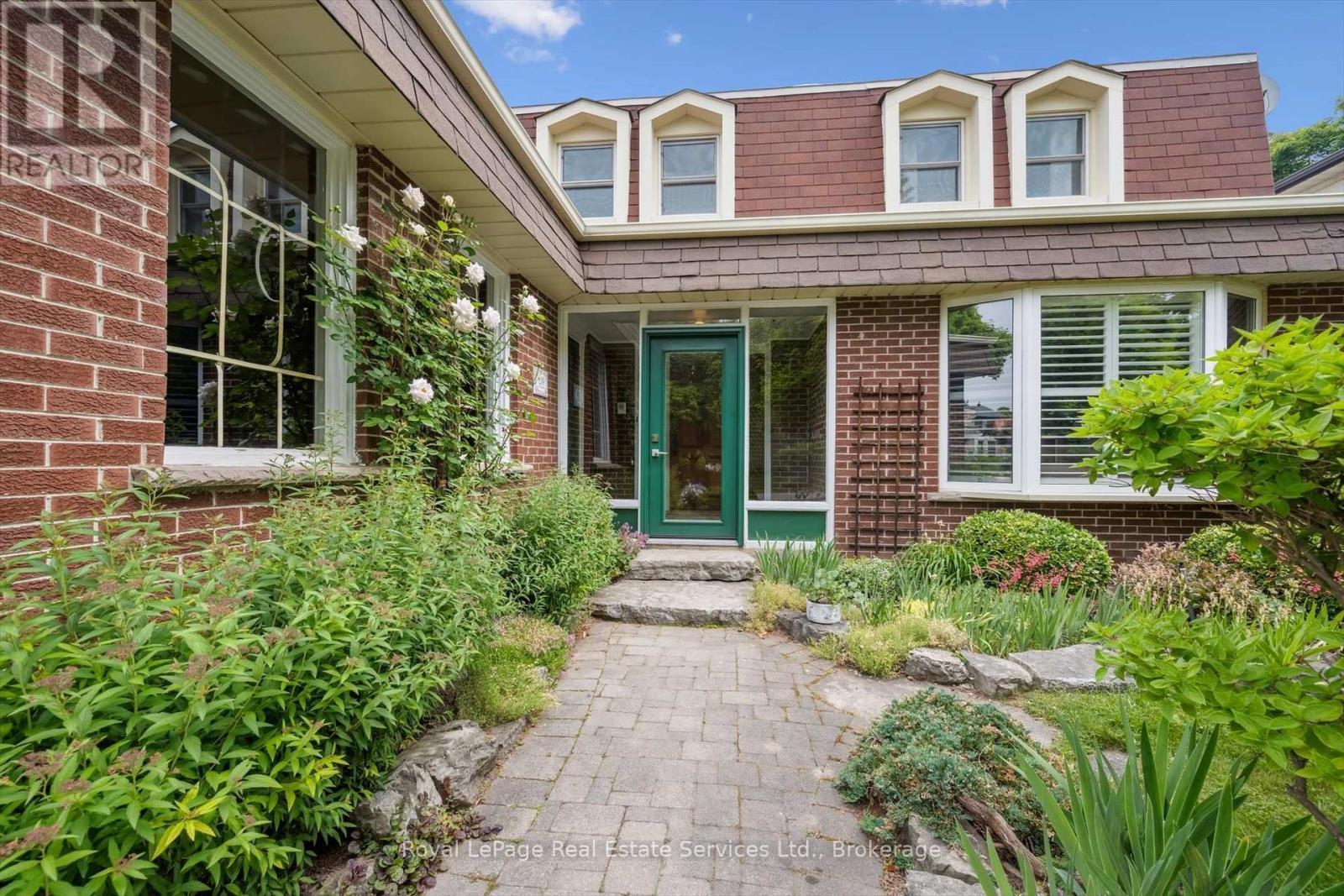












219 SPRING GARDEN ROAD

,
Oakville (SW Southwest),




Ontario
L6L5H3

