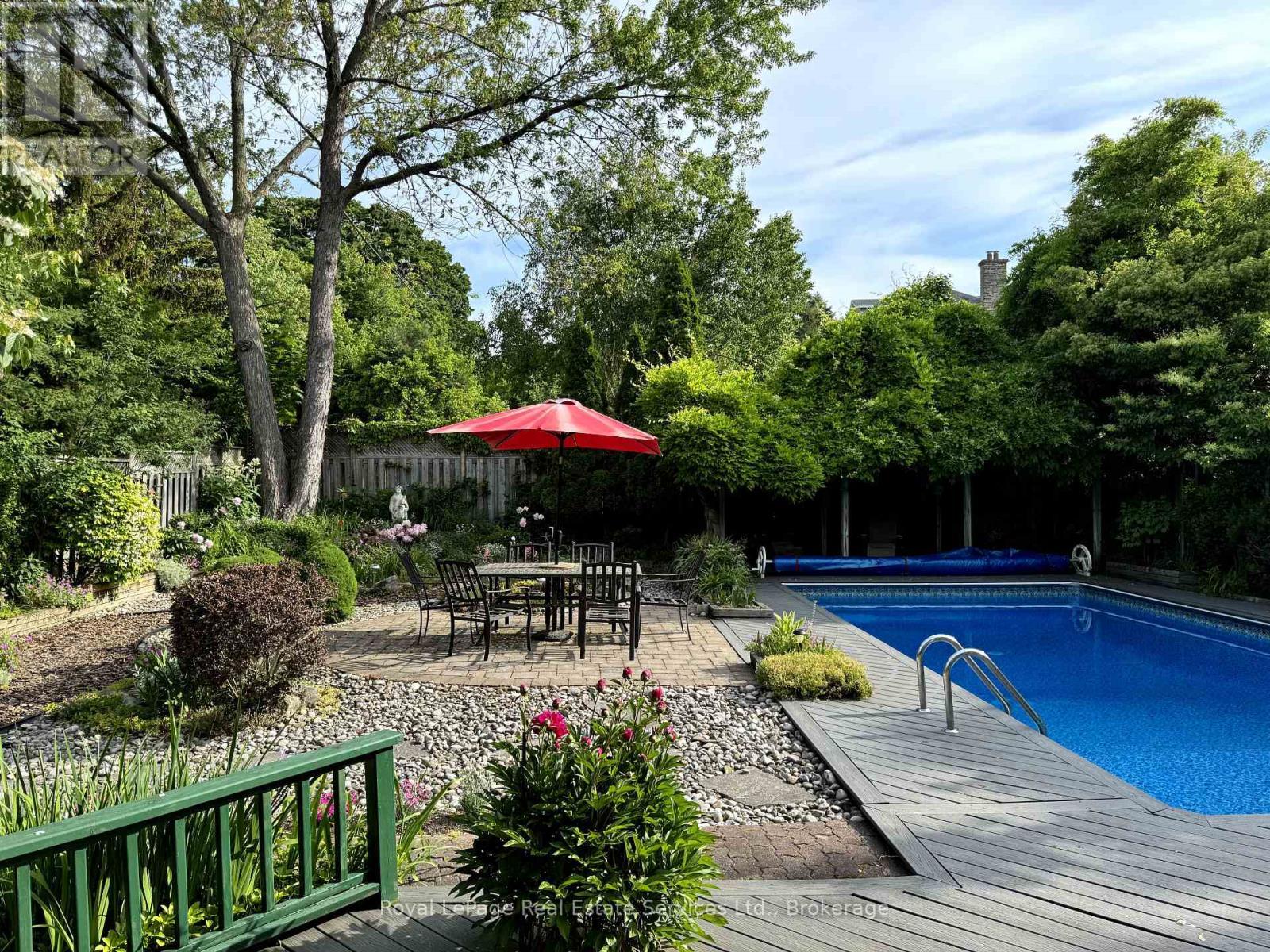












219 SPRING GARDEN ROAD

,
Oakville (SW Southwest),




Ontario
L6L5H3

