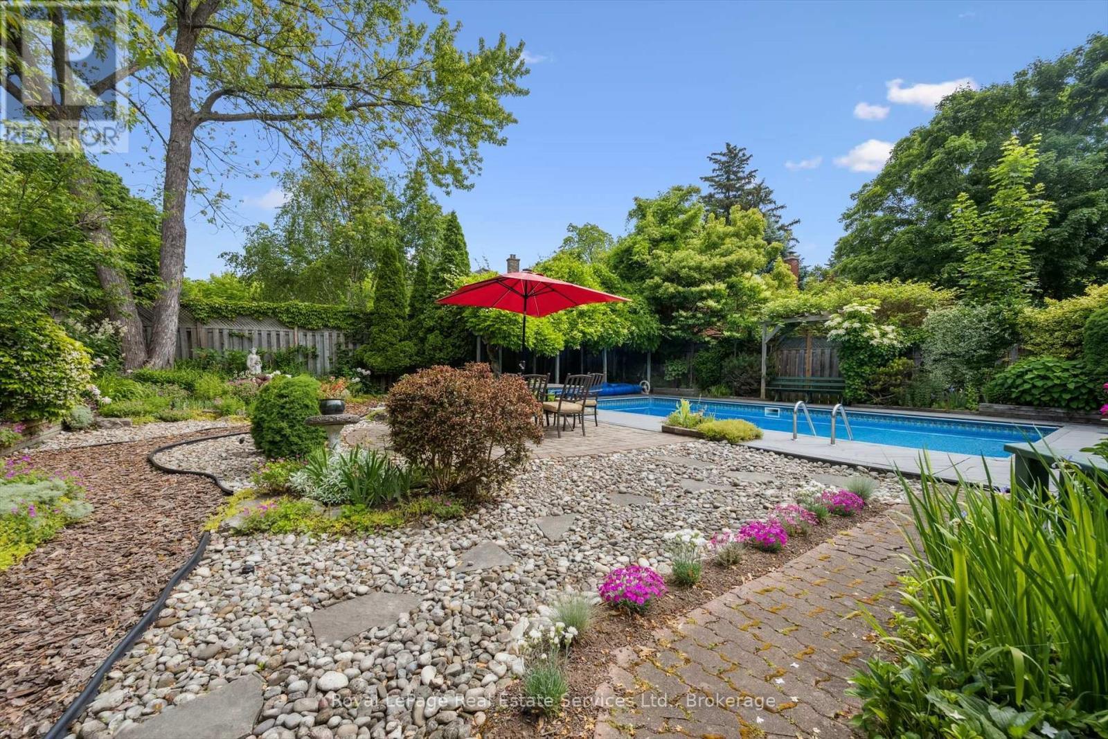 












219 SPRING GARDEN ROAD

,
Oakville (SW Southwest),




Ontario
L6L5H3

