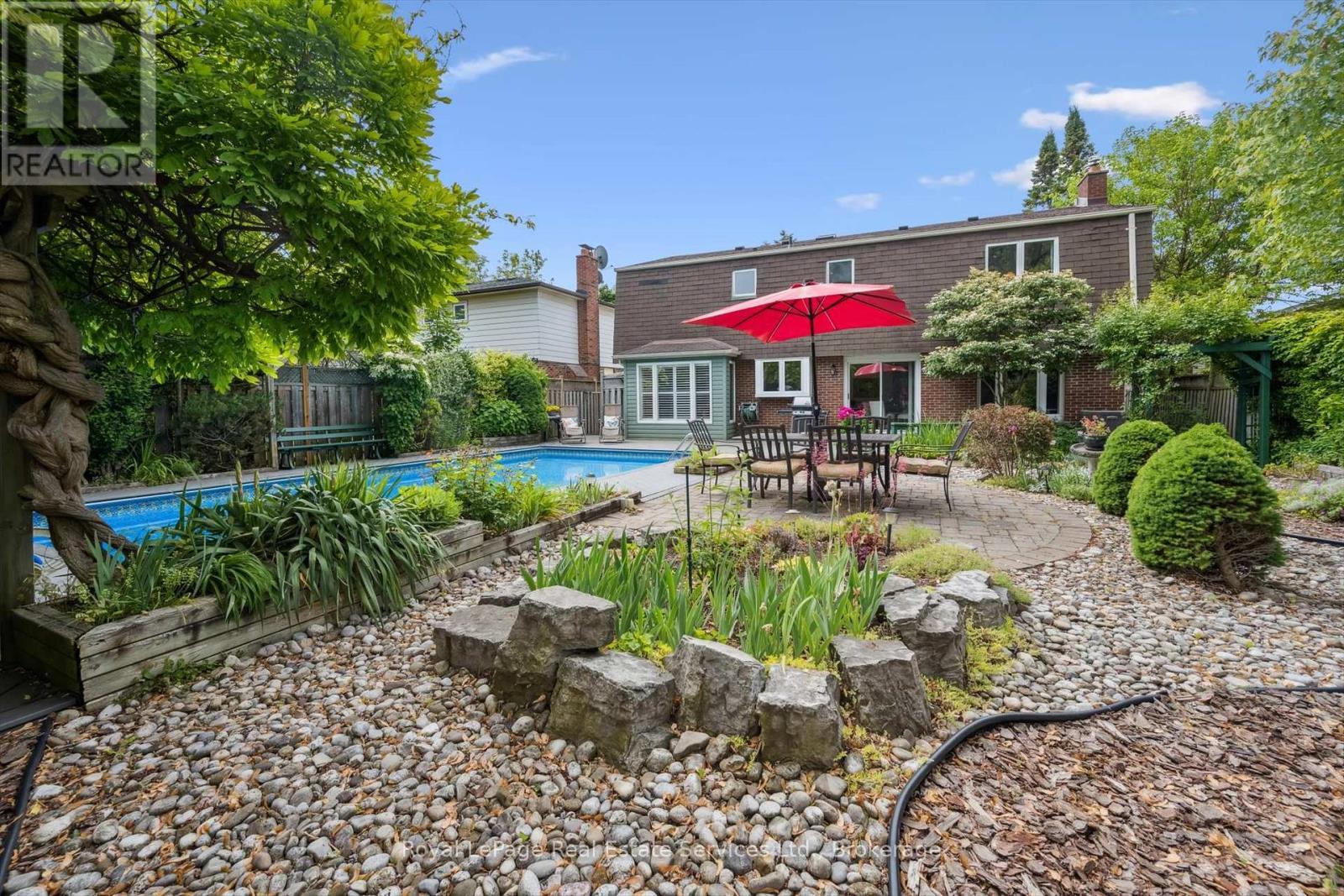 












219 SPRING GARDEN ROAD

,
Oakville (SW Southwest),




Ontario
L6L5H3

