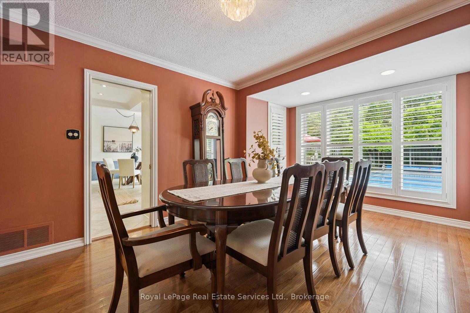 












219 SPRING GARDEN ROAD

,
Oakville (SW Southwest),




Ontario
L6L5H3

