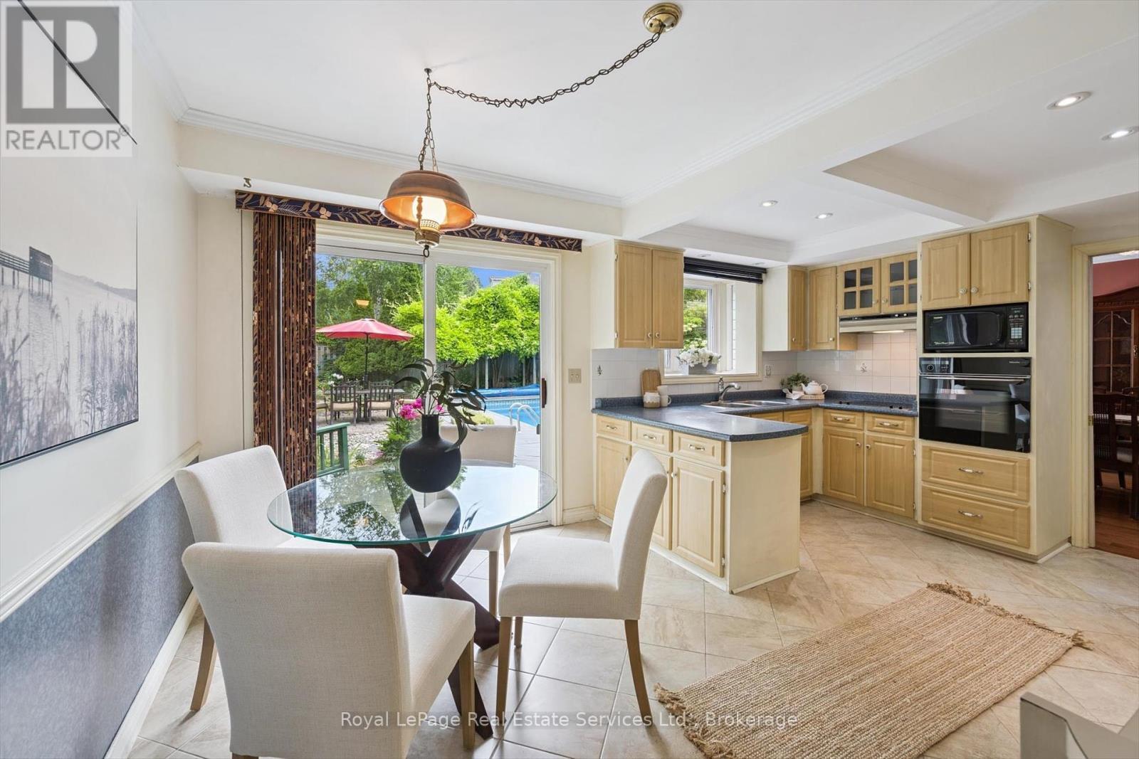 












219 SPRING GARDEN ROAD

,
Oakville (SW Southwest),




Ontario
L6L5H3

