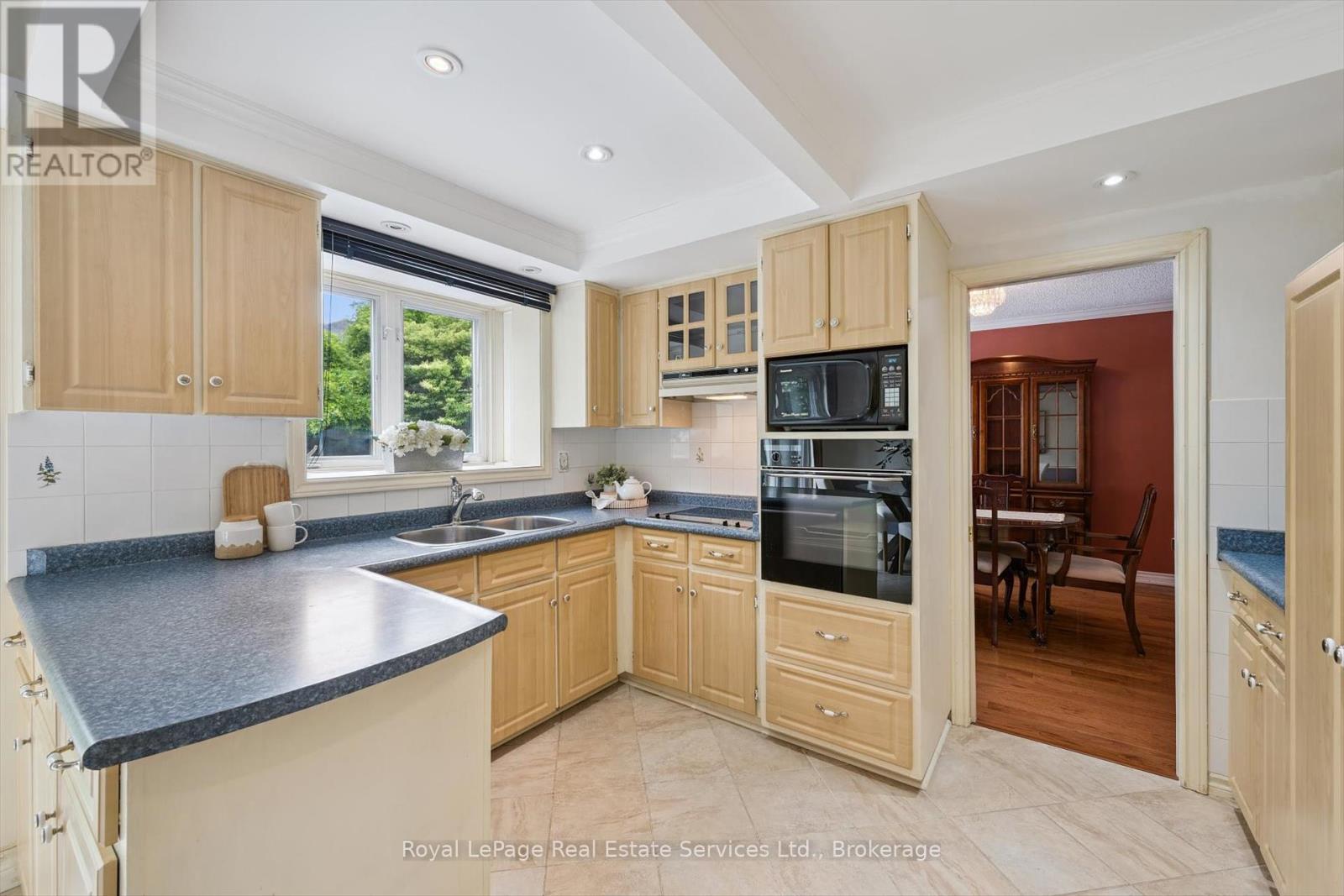 












219 SPRING GARDEN ROAD

,
Oakville (SW Southwest),




Ontario
L6L5H3

