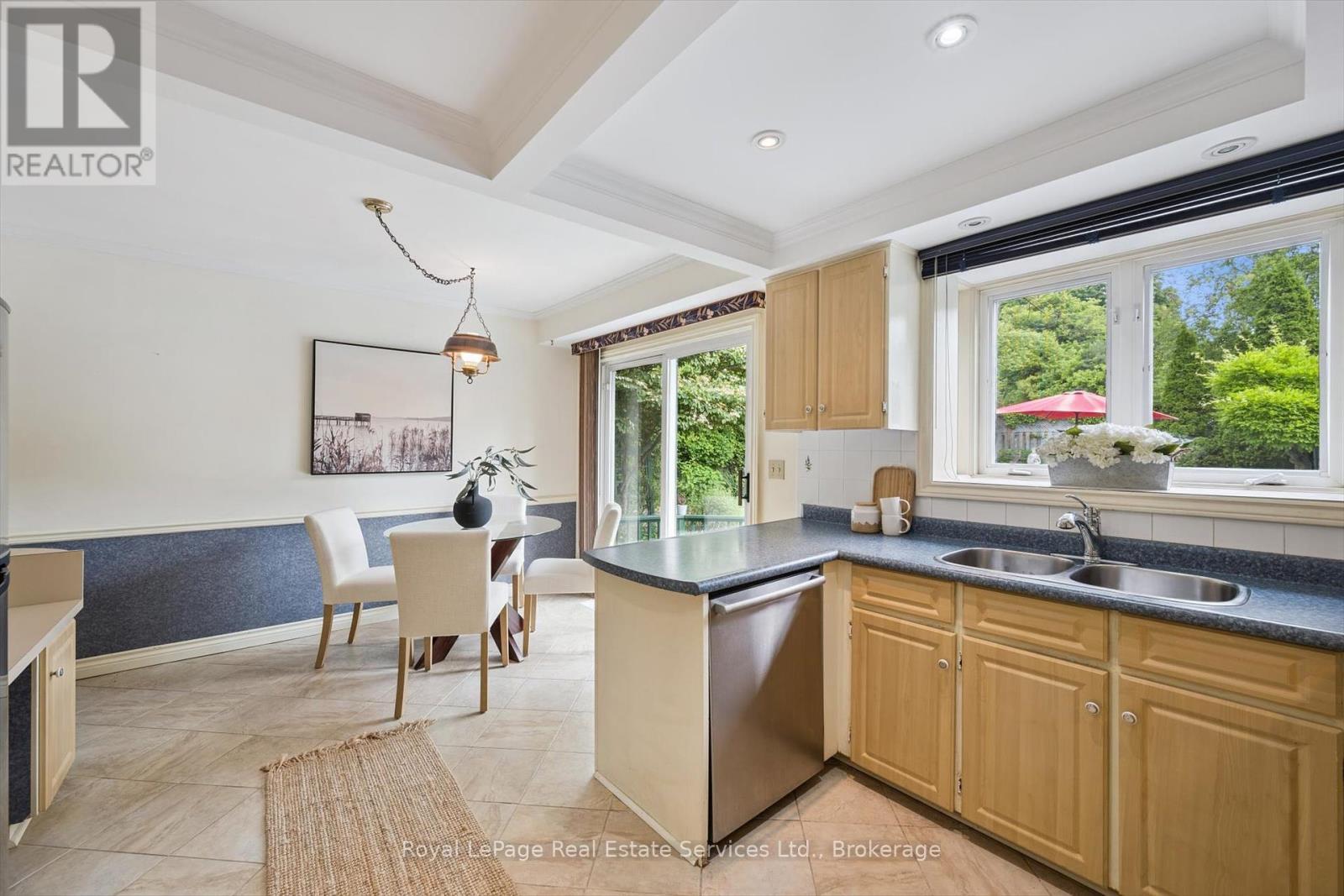 












219 SPRING GARDEN ROAD

,
Oakville (SW Southwest),




Ontario
L6L5H3

