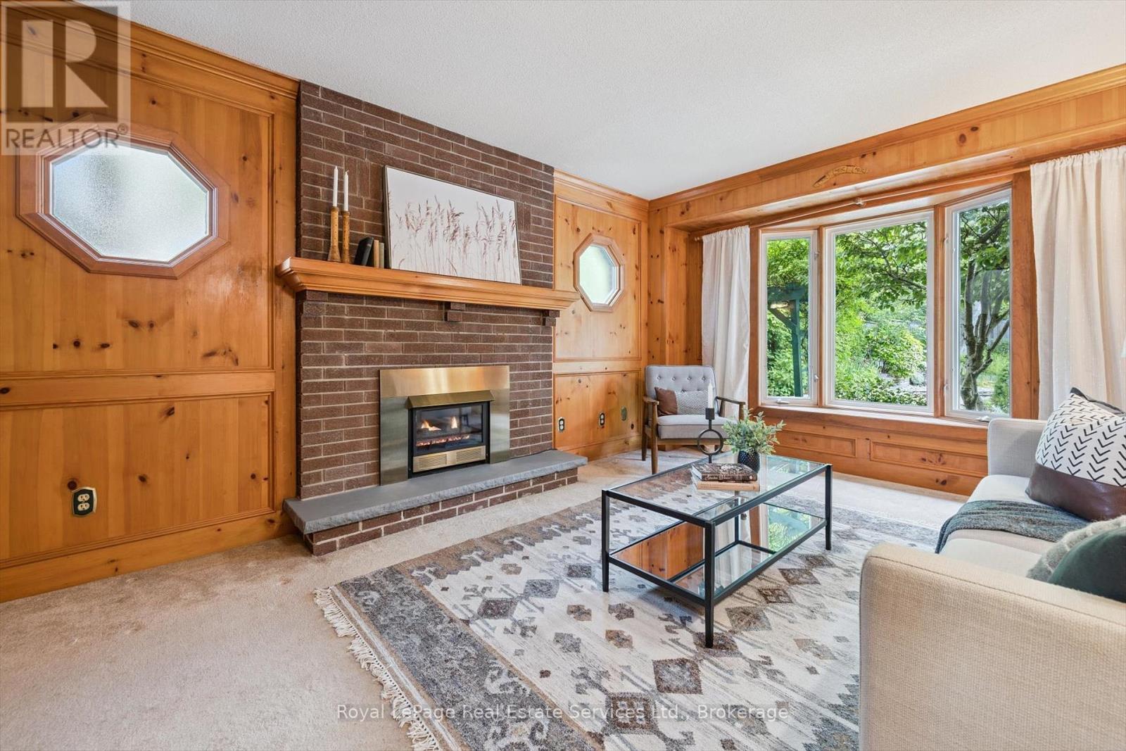 












219 SPRING GARDEN ROAD

,
Oakville (SW Southwest),




Ontario
L6L5H3

