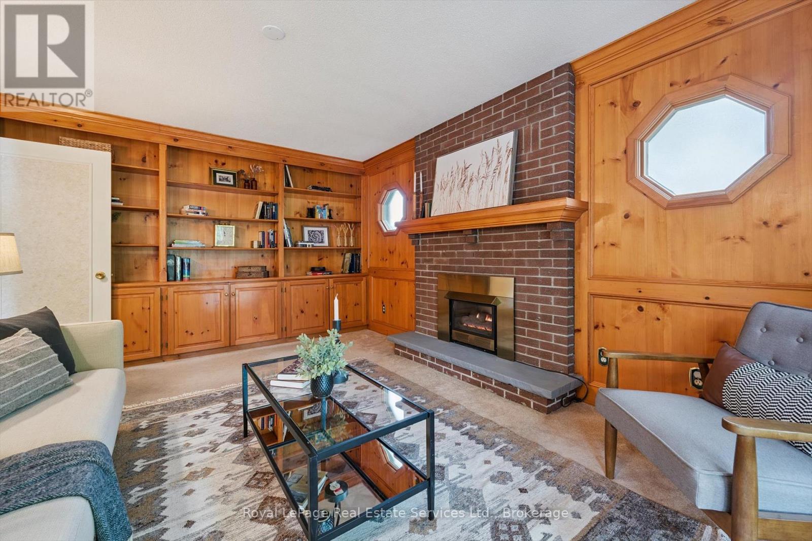 












219 SPRING GARDEN ROAD

,
Oakville (SW Southwest),




Ontario
L6L5H3

