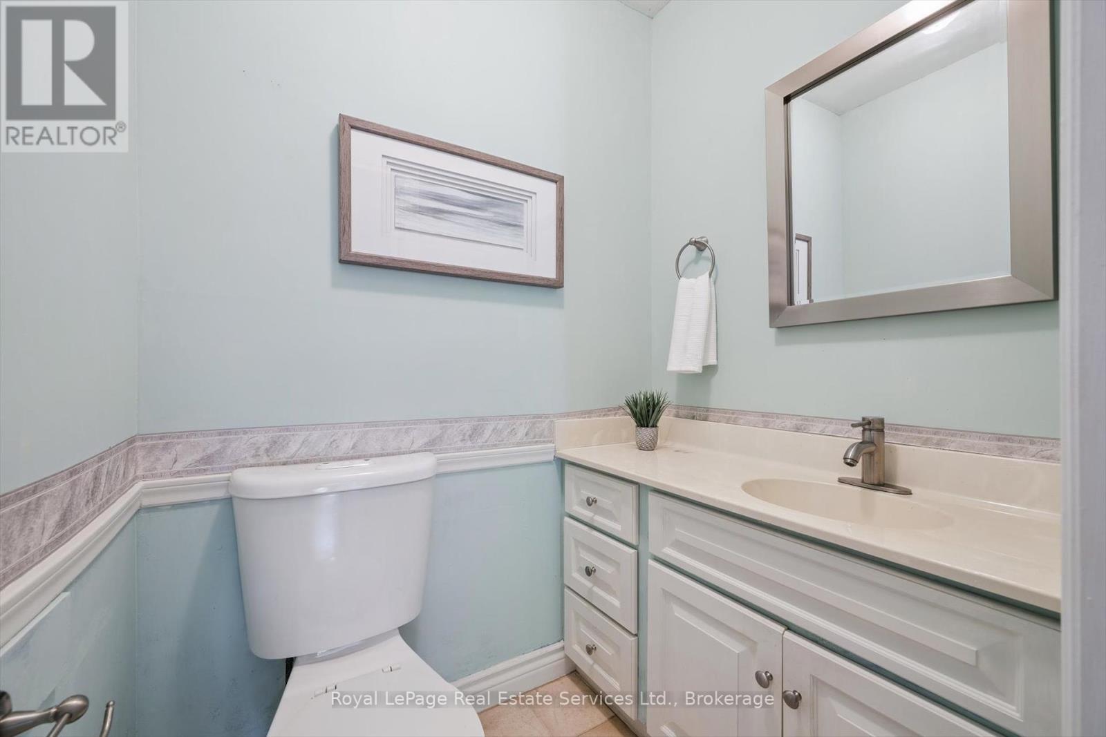 












219 SPRING GARDEN ROAD

,
Oakville (SW Southwest),




Ontario
L6L5H3

