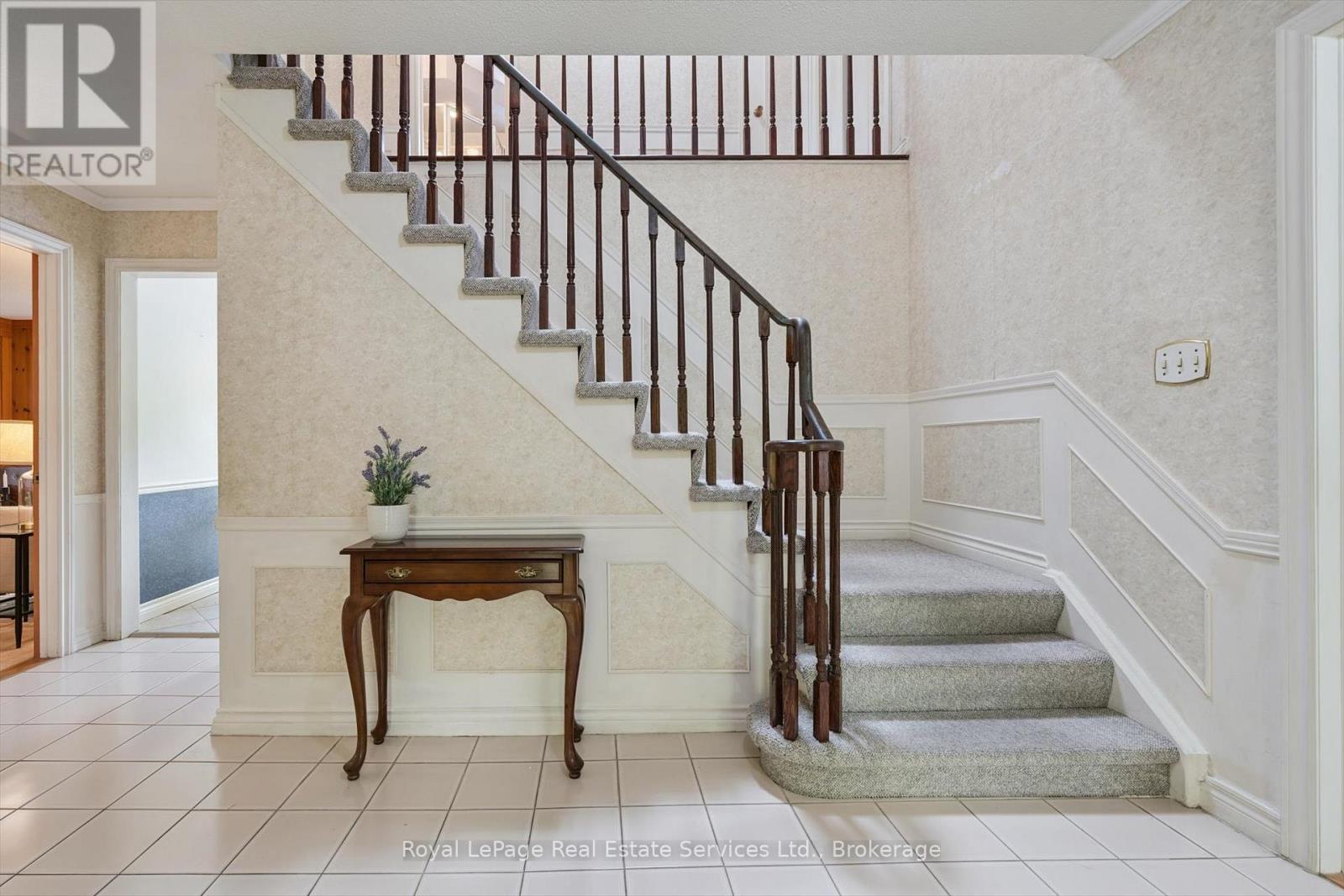 












219 SPRING GARDEN ROAD

,
Oakville (SW Southwest),




Ontario
L6L5H3

