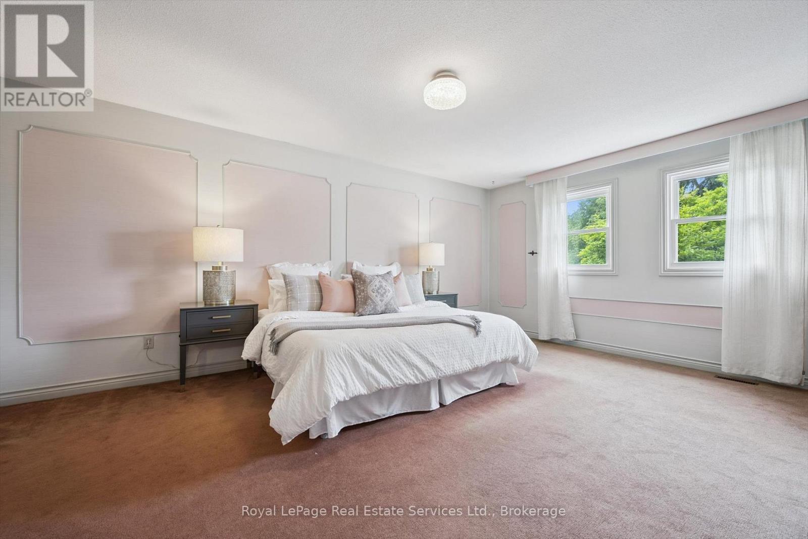 












219 SPRING GARDEN ROAD

,
Oakville (SW Southwest),




Ontario
L6L5H3

