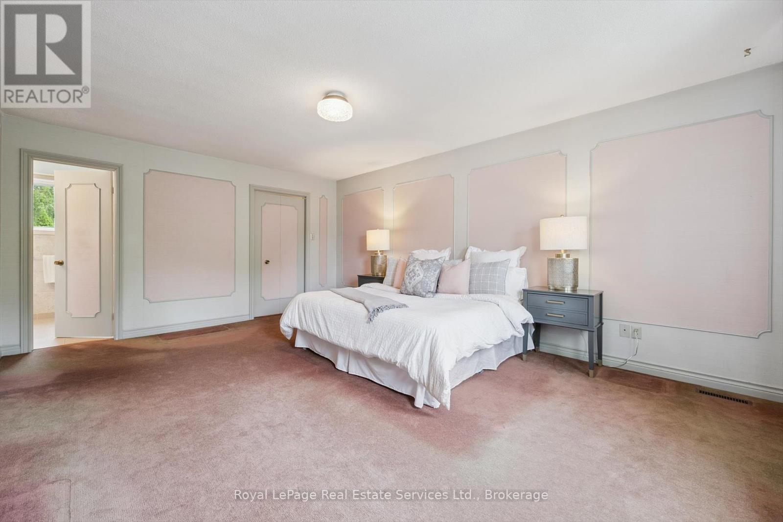 












219 SPRING GARDEN ROAD

,
Oakville (SW Southwest),




Ontario
L6L5H3

