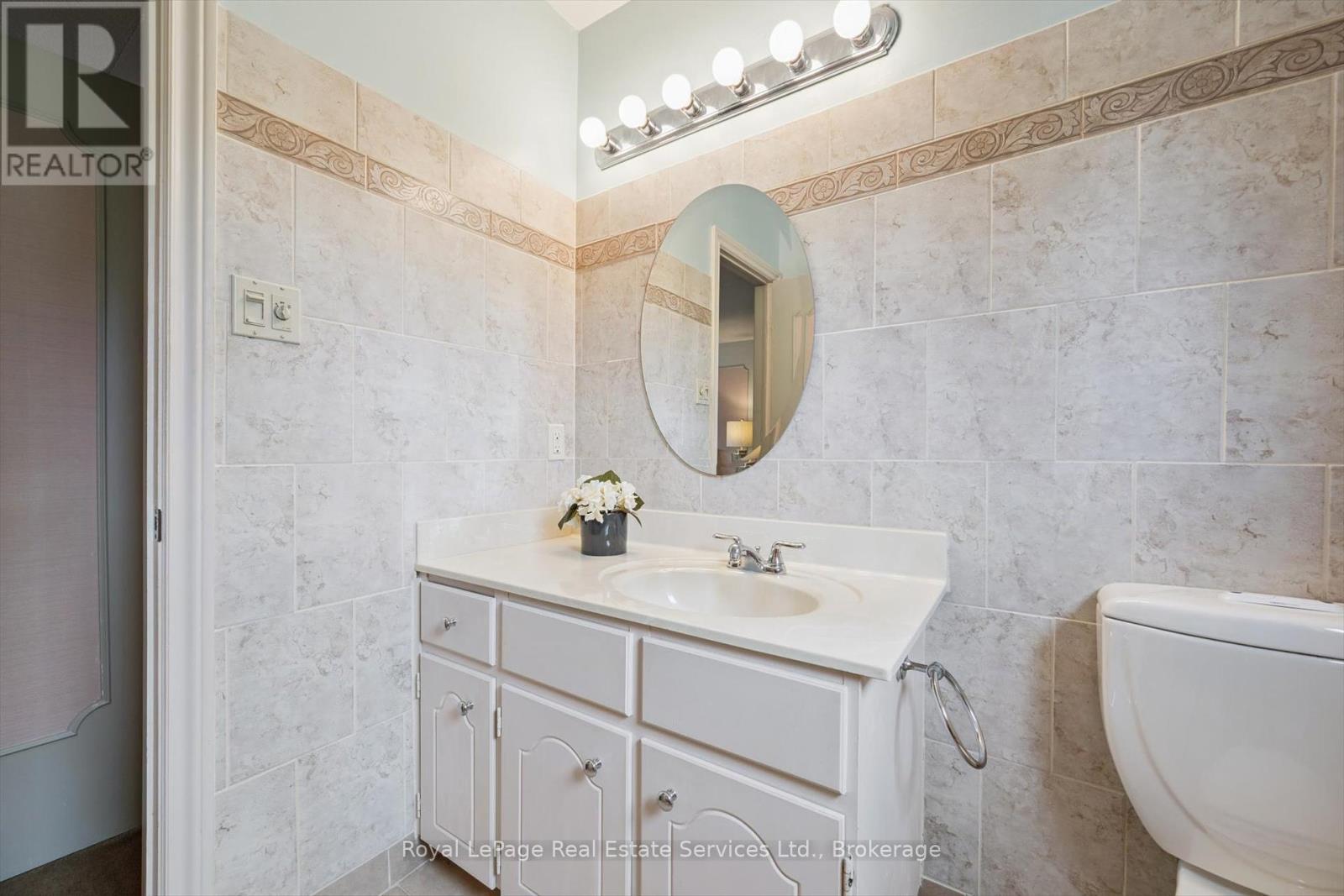 












219 SPRING GARDEN ROAD

,
Oakville (SW Southwest),




Ontario
L6L5H3

