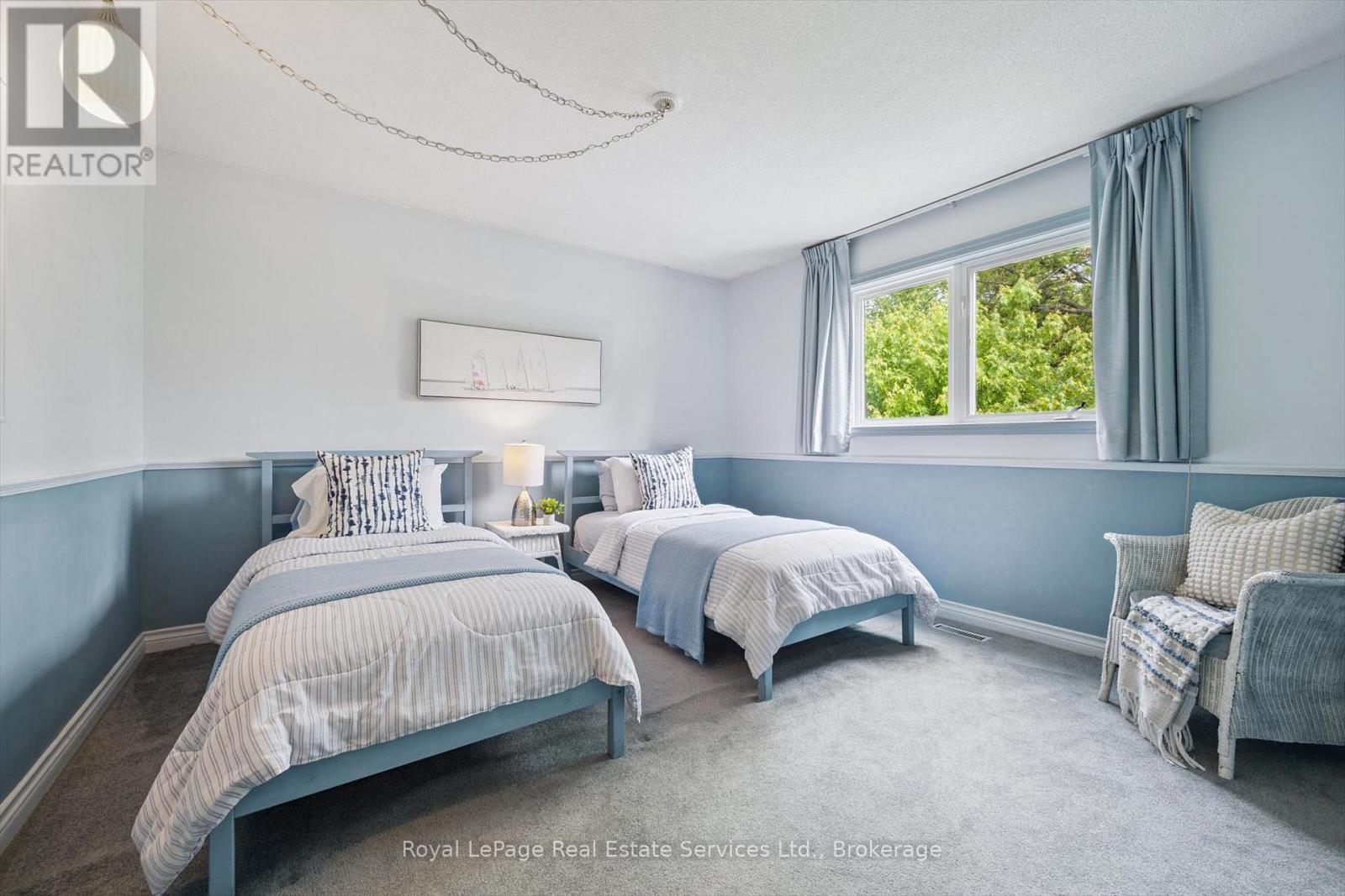 












219 SPRING GARDEN ROAD

,
Oakville (SW Southwest),




Ontario
L6L5H3

