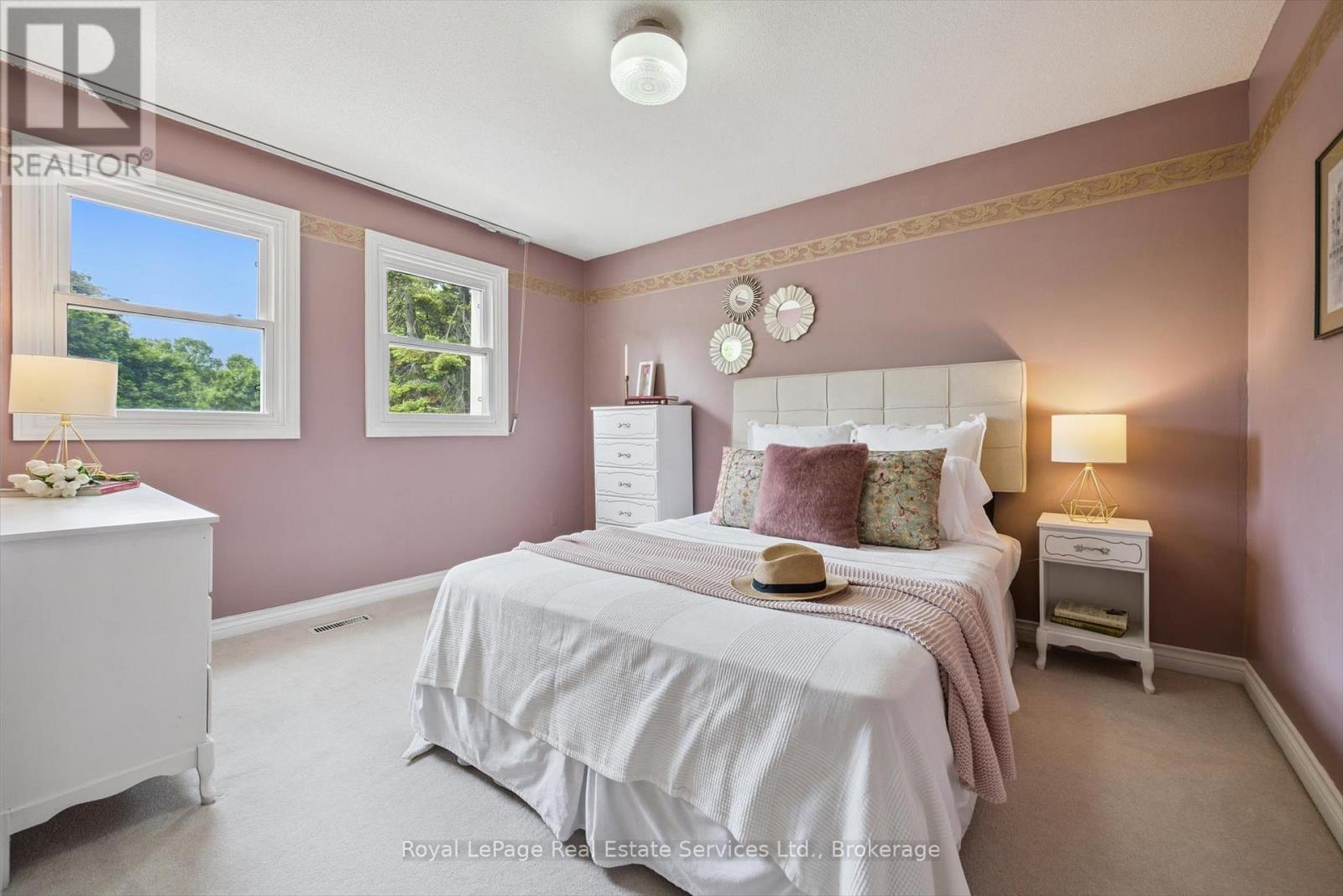 












219 SPRING GARDEN ROAD

,
Oakville (SW Southwest),




Ontario
L6L5H3

