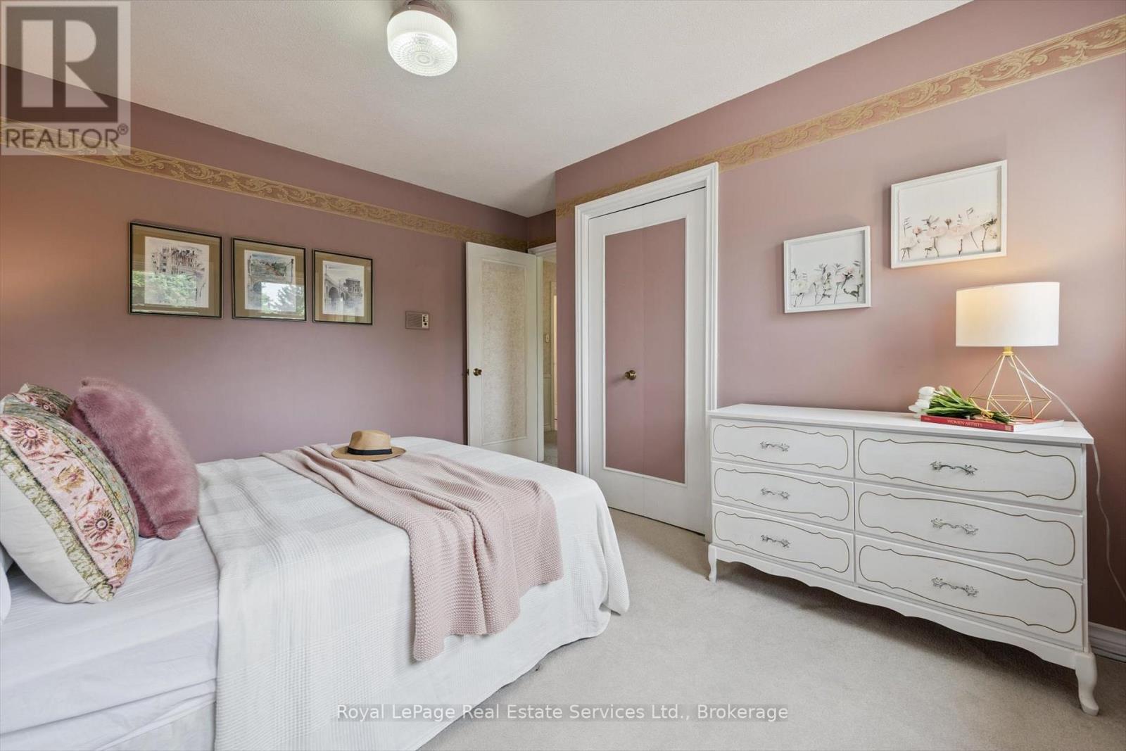 












219 SPRING GARDEN ROAD

,
Oakville (SW Southwest),




Ontario
L6L5H3

