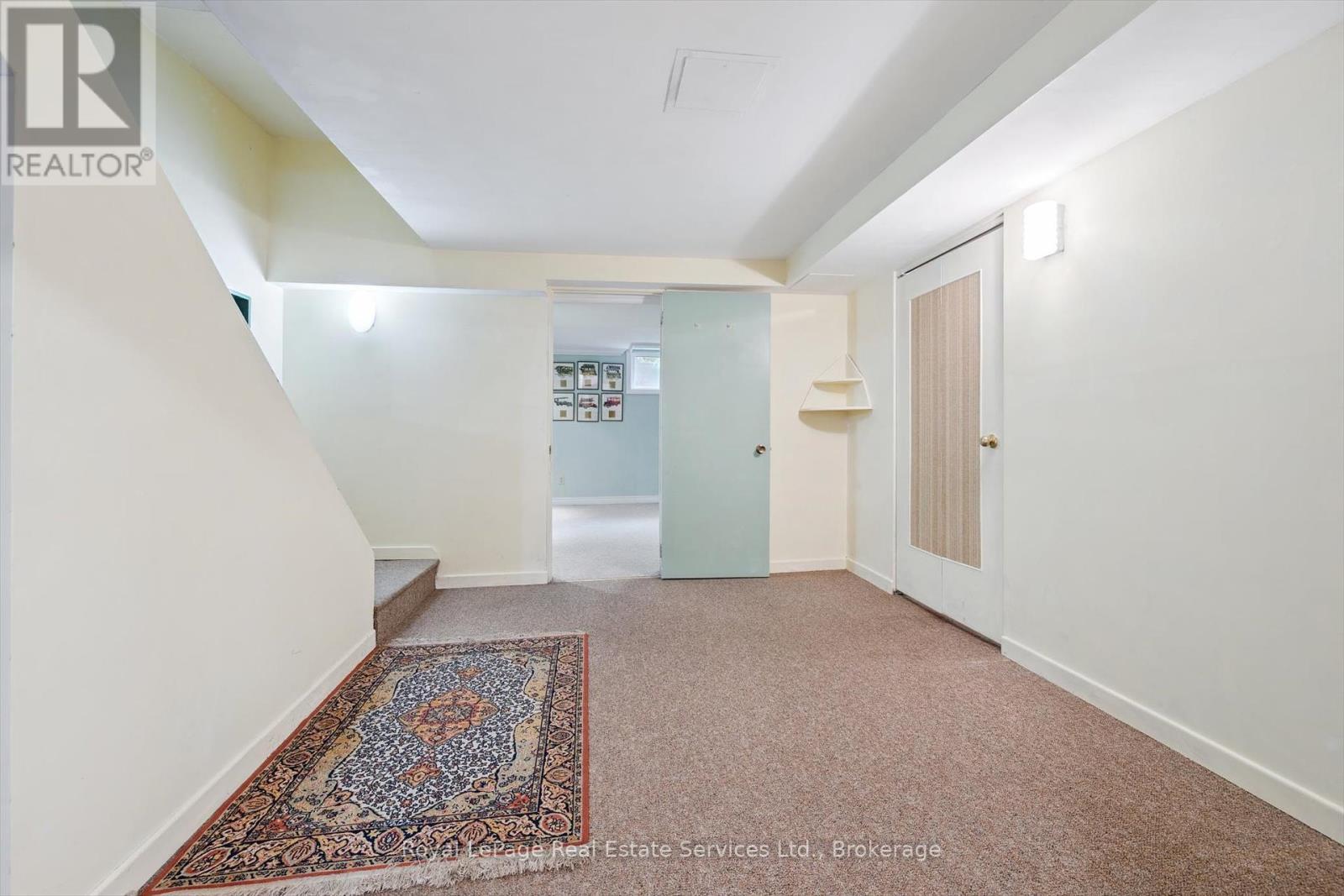












219 SPRING GARDEN ROAD

,
Oakville (SW Southwest),




Ontario
L6L5H3

