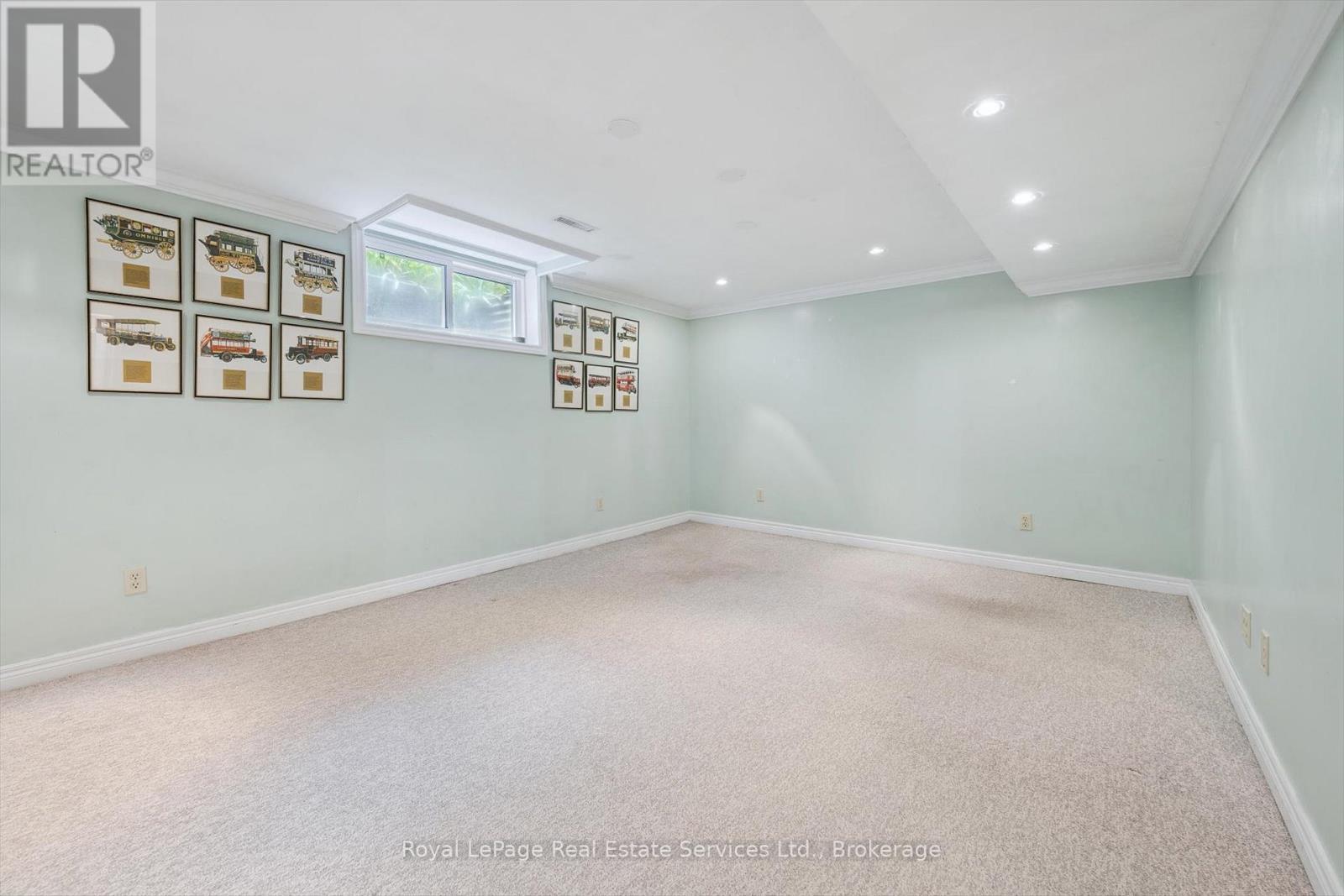 












219 SPRING GARDEN ROAD

,
Oakville (SW Southwest),




Ontario
L6L5H3

