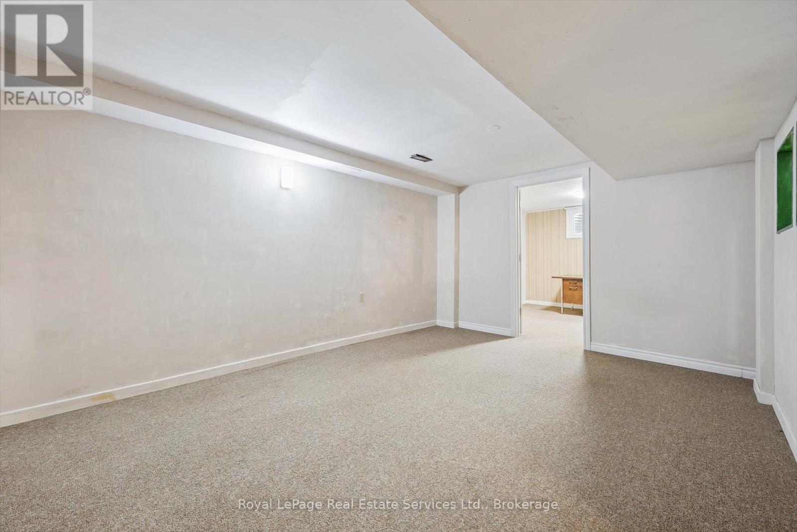 












219 SPRING GARDEN ROAD

,
Oakville (SW Southwest),




Ontario
L6L5H3

