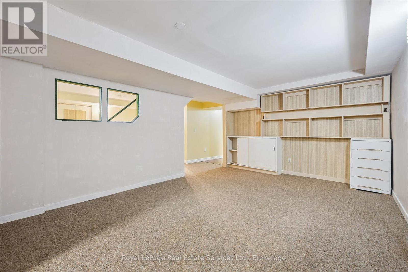 












219 SPRING GARDEN ROAD

,
Oakville (SW Southwest),




Ontario
L6L5H3

