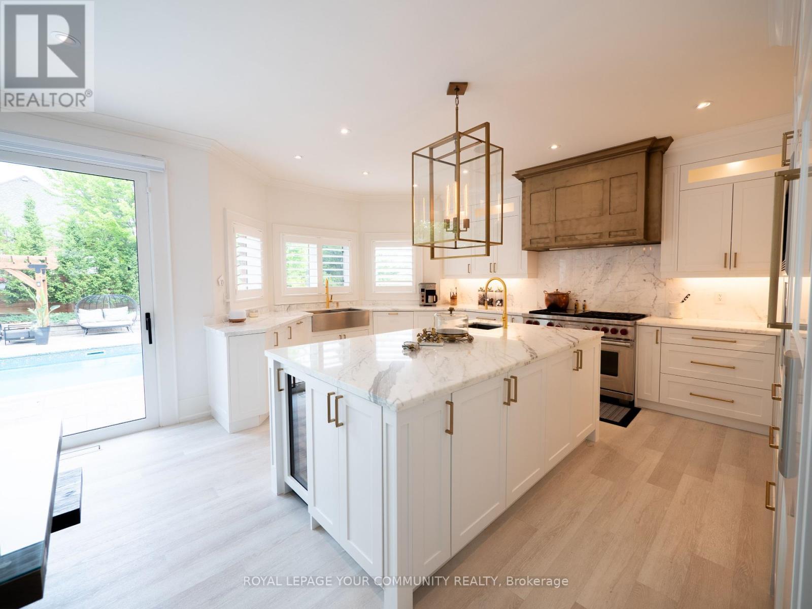 












15 SOLEIL BOULEVARD

,
Aurora,




Ontario
L4G0H4

