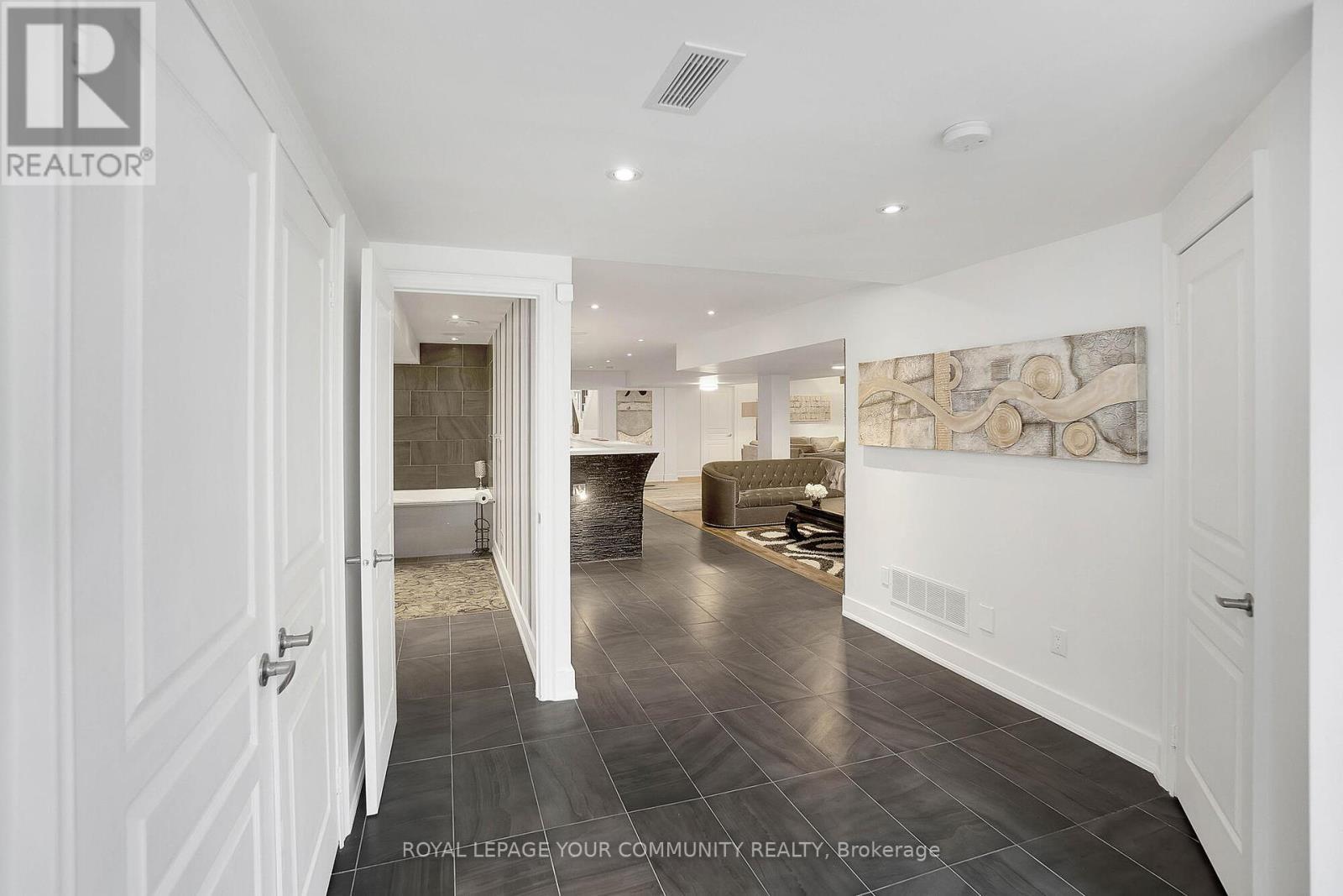 












15 SOLEIL BOULEVARD

,
Aurora,




Ontario
L4G0H4

