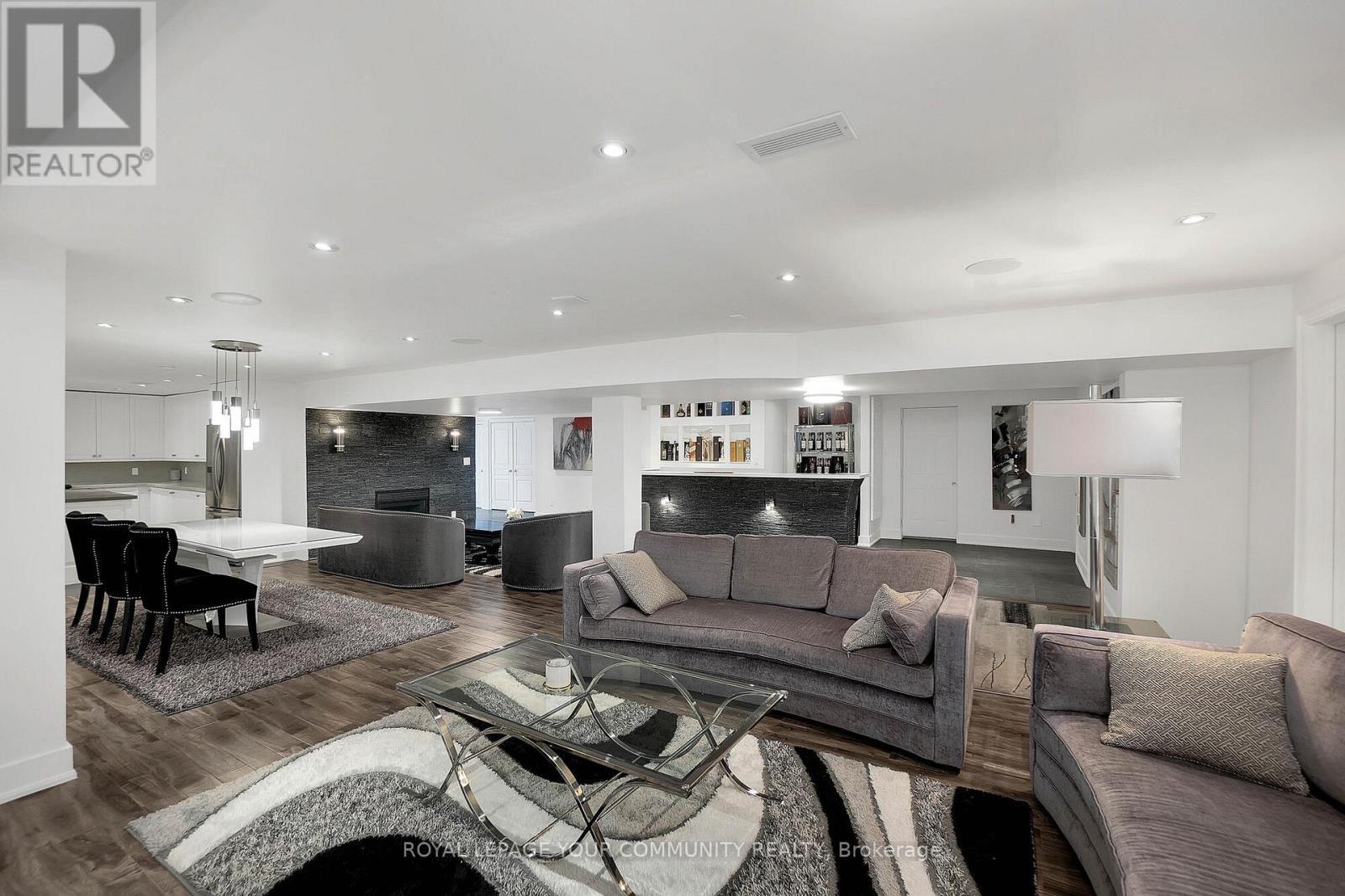 












15 SOLEIL BOULEVARD

,
Aurora,




Ontario
L4G0H4

