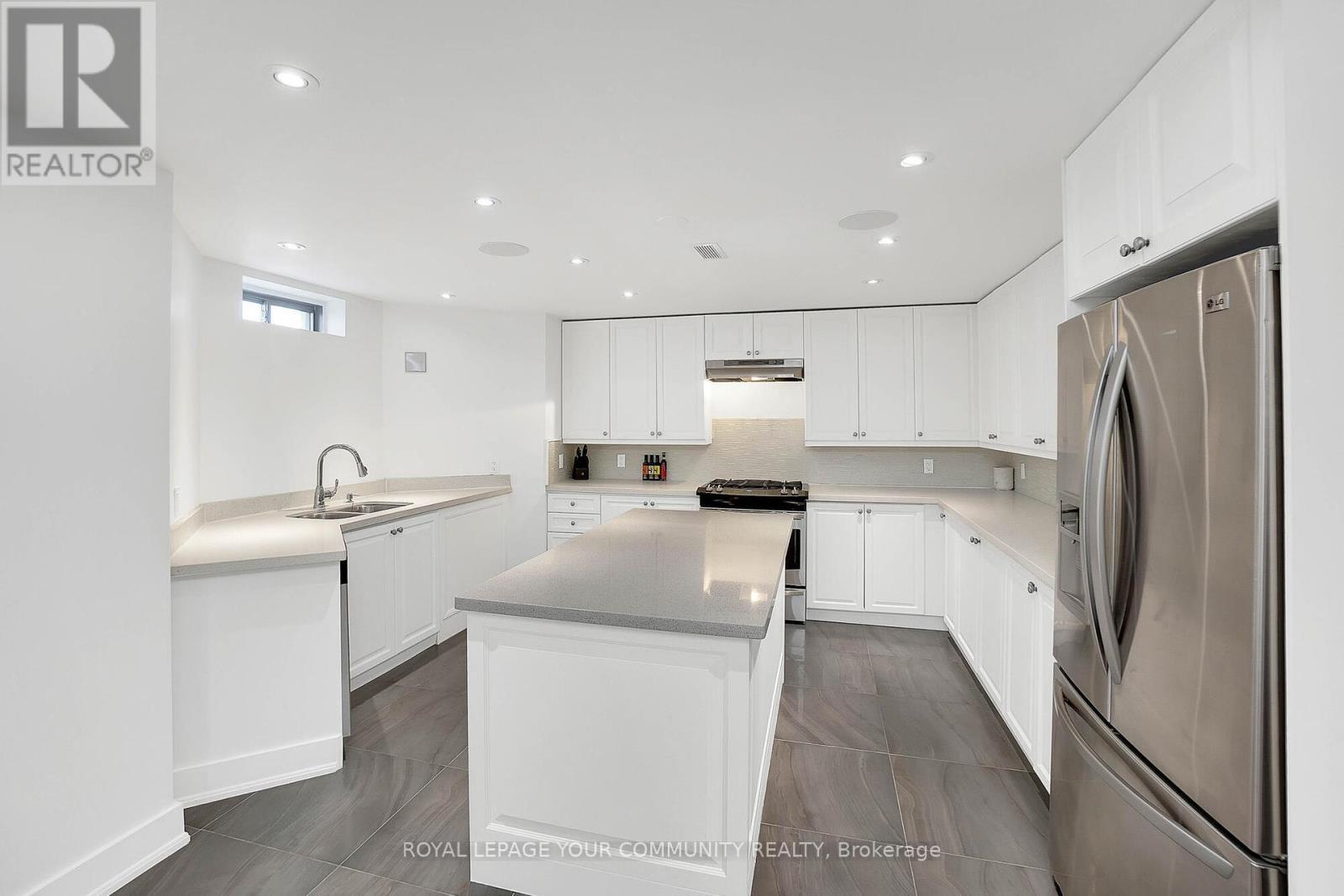 












15 SOLEIL BOULEVARD

,
Aurora,




Ontario
L4G0H4

