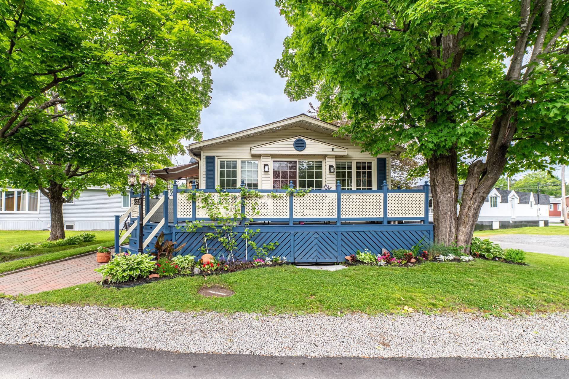 









528


Ch. des Habitations-des-Monts

,
Saint-Sauveur,




QC
J0R1R3

