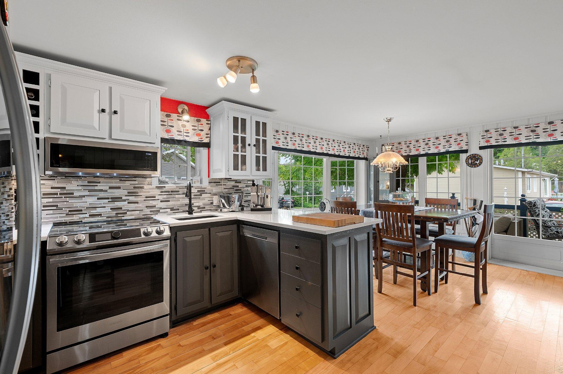 









528


Ch. des Habitations-des-Monts

,
Saint-Sauveur,




QC
J0R1R3

