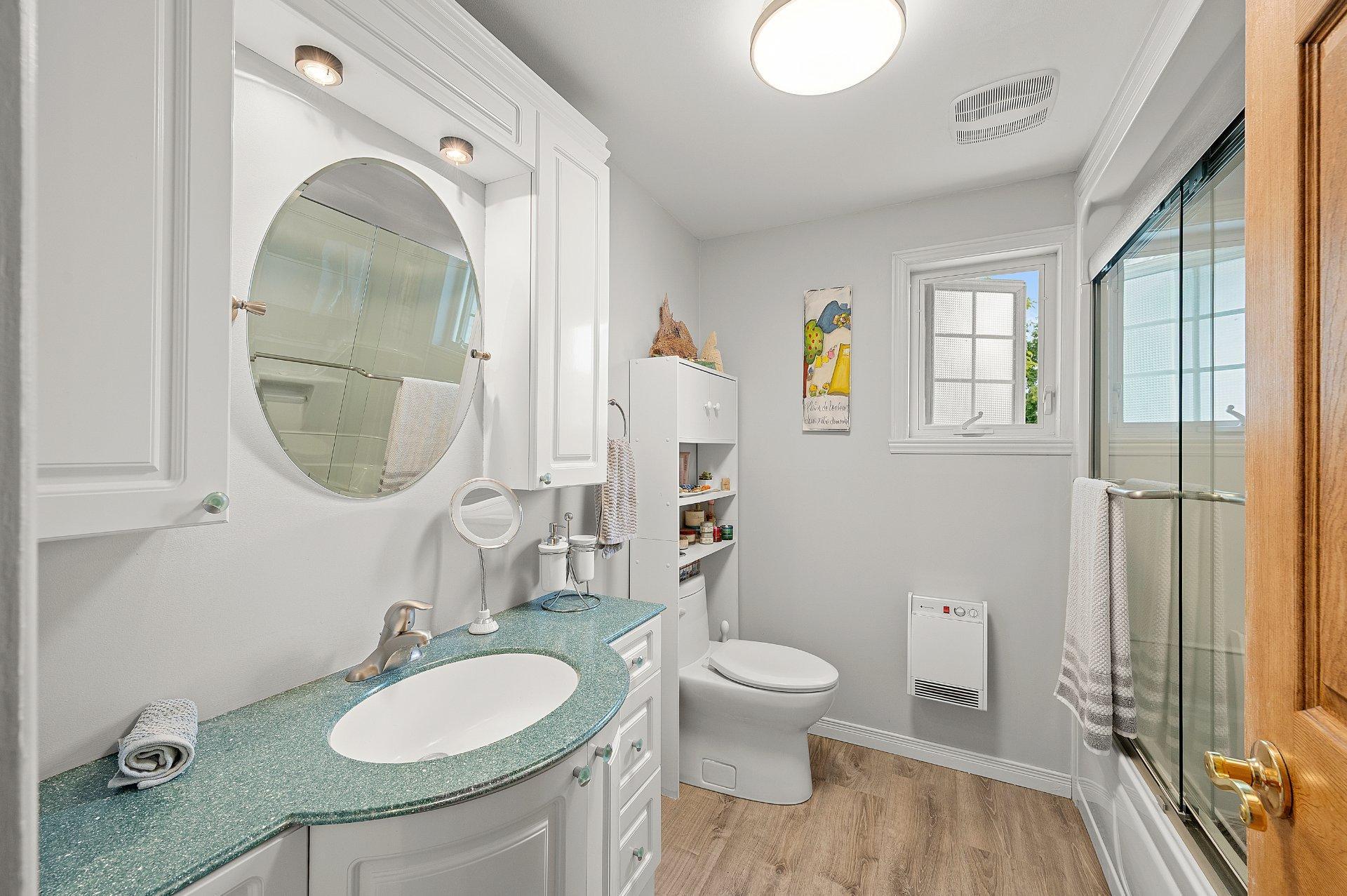 









528


Ch. des Habitations-des-Monts

,
Saint-Sauveur,




QC
J0R1R3

