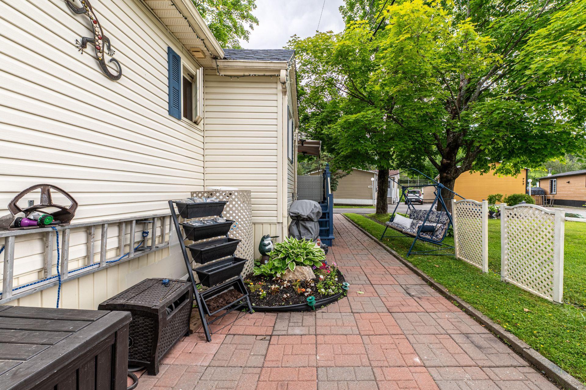 









528


Ch. des Habitations-des-Monts

,
Saint-Sauveur,




QC
J0R1R3

