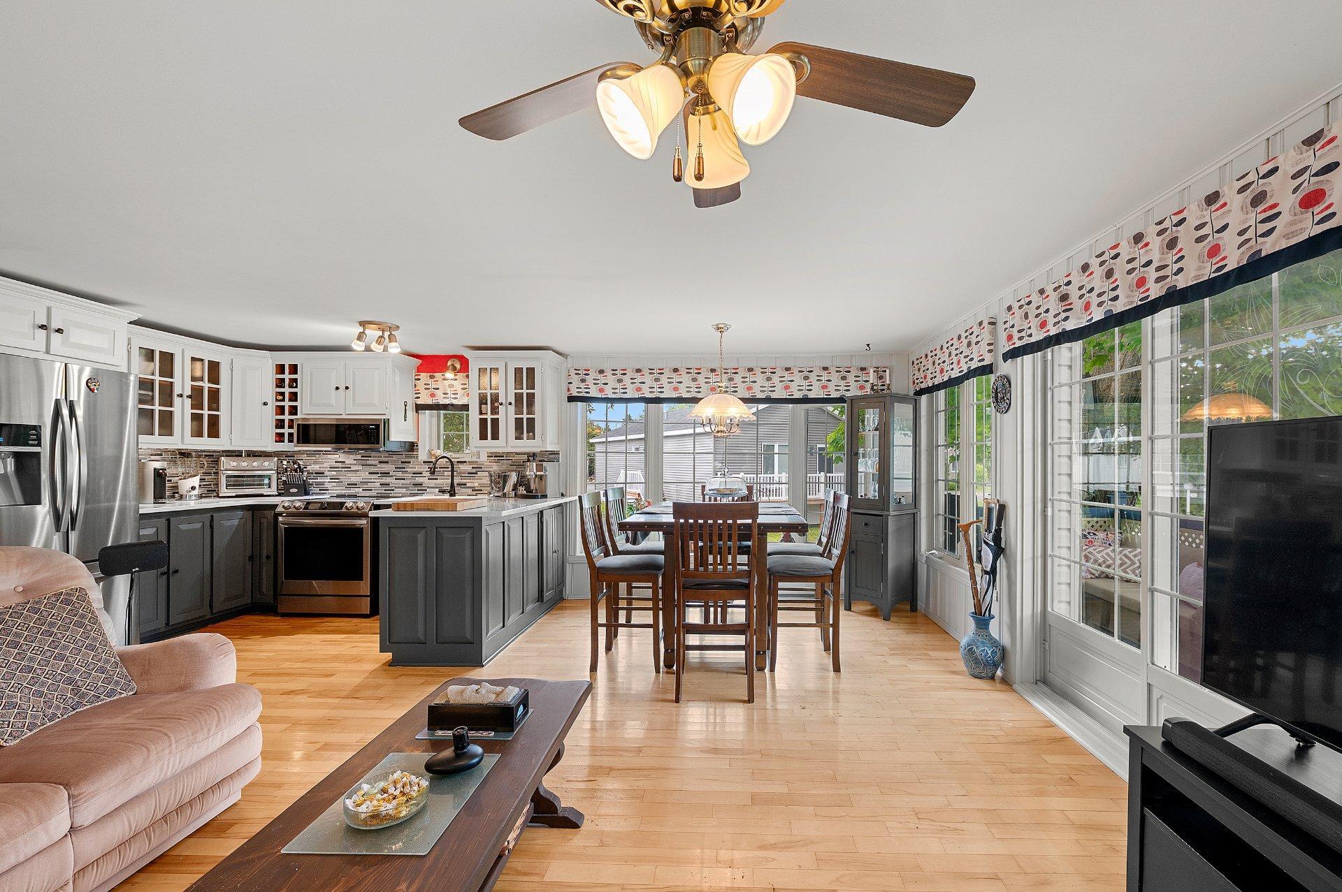 









528


Ch. des Habitations-des-Monts

,
Saint-Sauveur,




QC
J0R1R3


