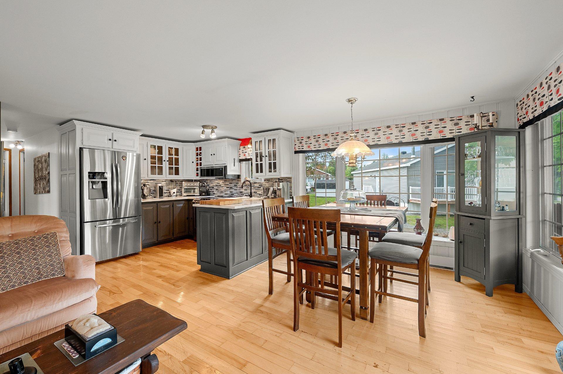 









528


Ch. des Habitations-des-Monts

,
Saint-Sauveur,




QC
J0R1R3

