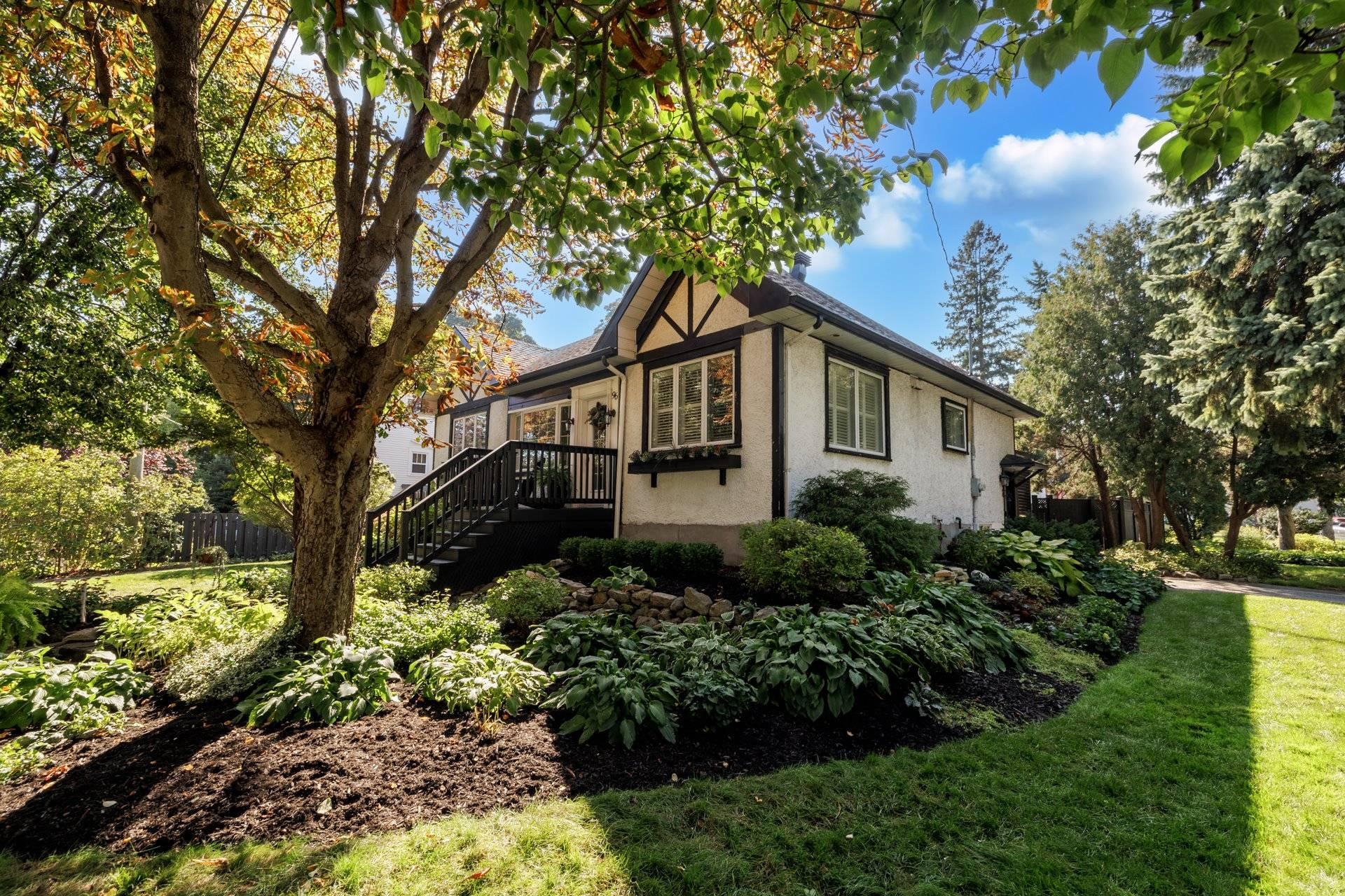 









96


Av. Drayton

,
Pointe-Claire,




QC
H9S4V7

