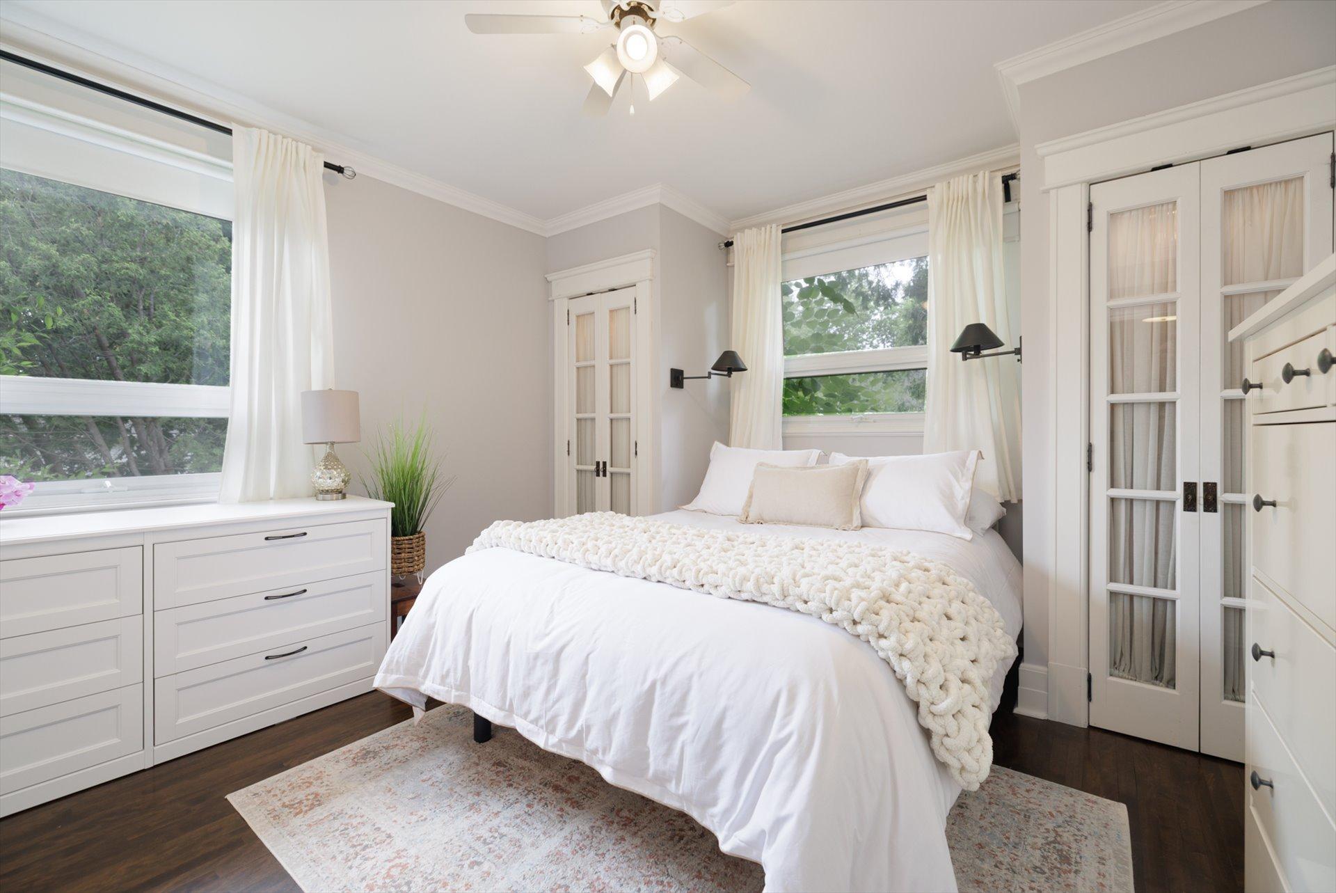 









96


Av. Drayton

,
Pointe-Claire,




QC
H9S4V7

