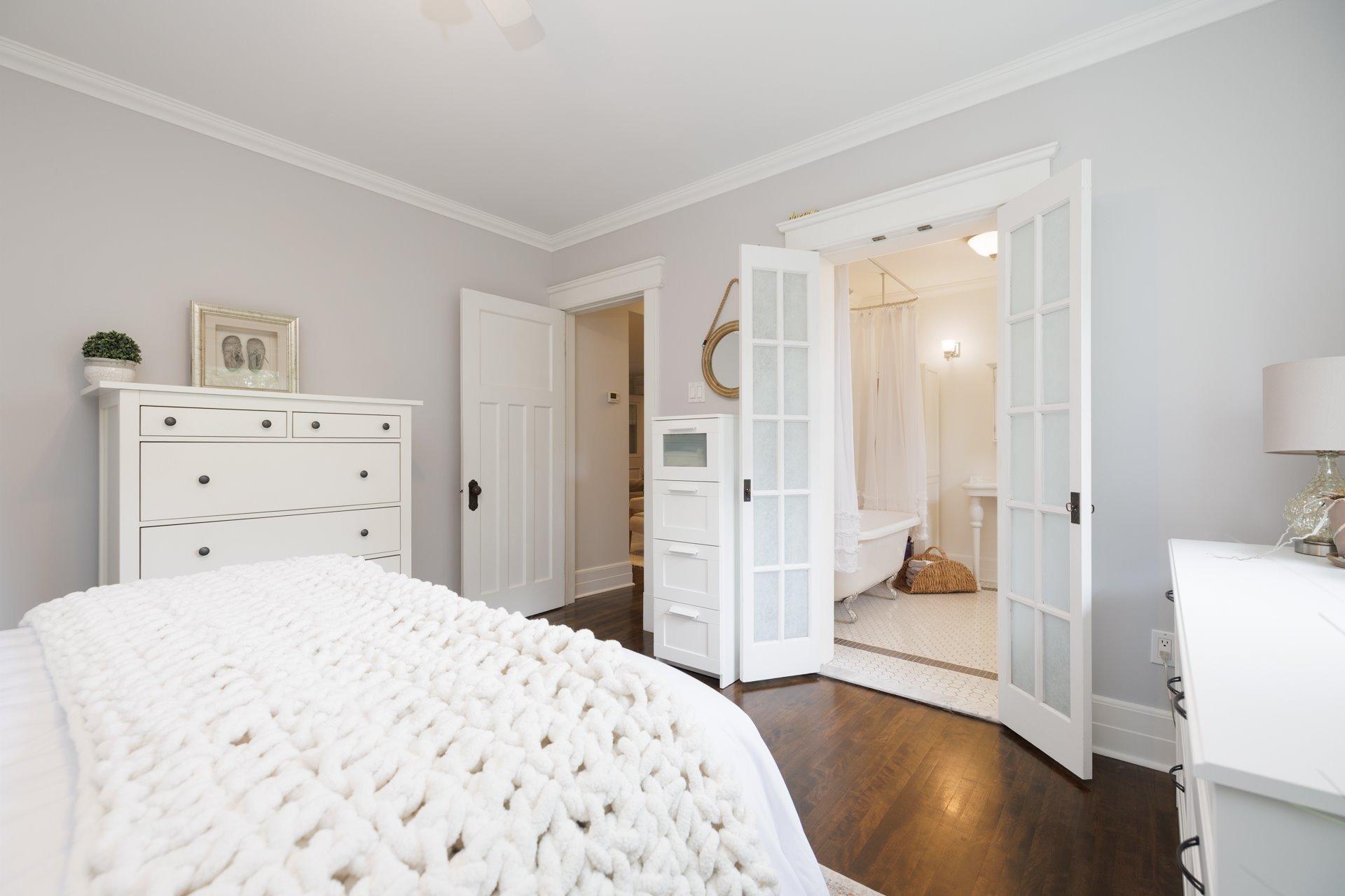









96


Av. Drayton

,
Pointe-Claire,




QC
H9S4V7

