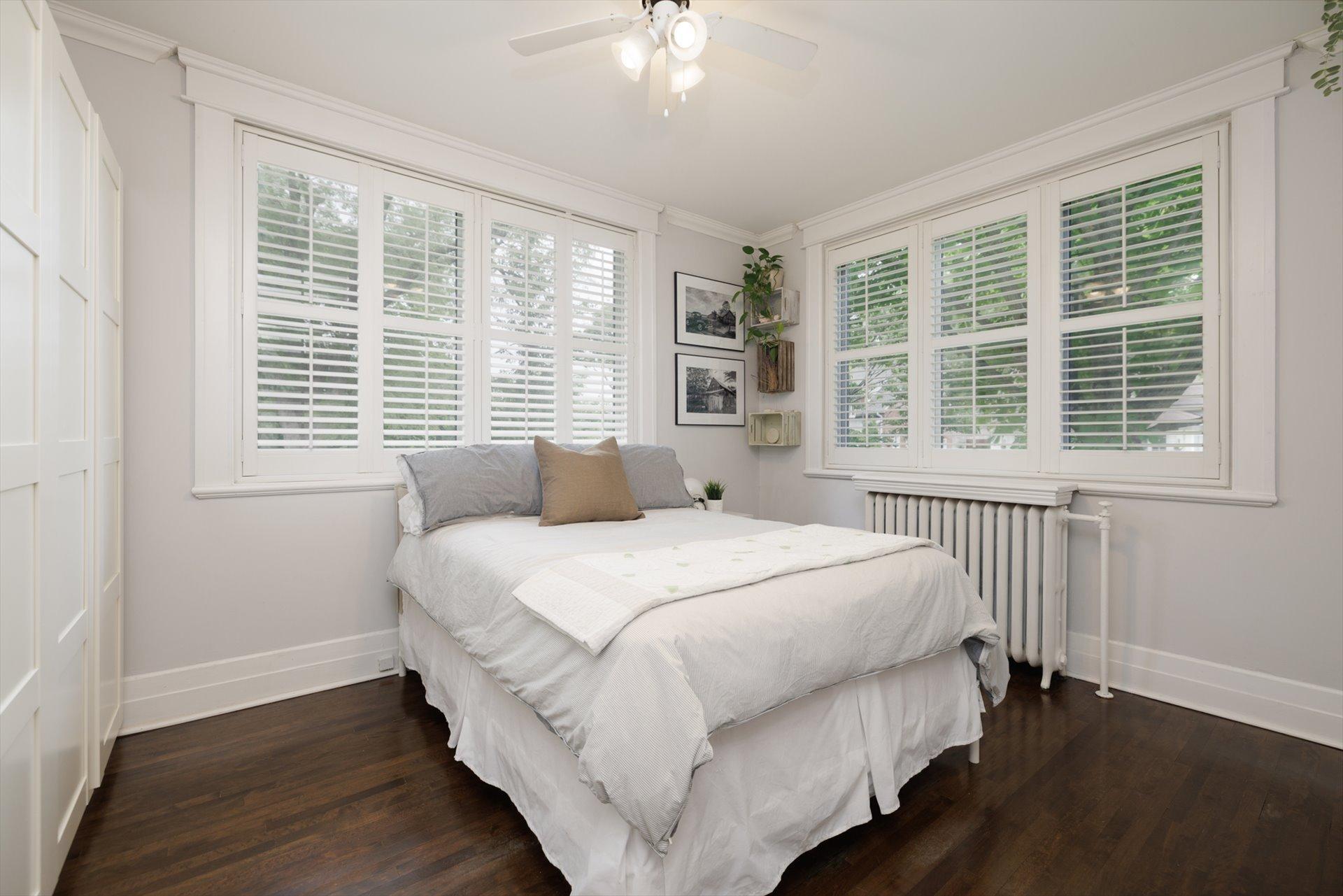 









96


Av. Drayton

,
Pointe-Claire,




QC
H9S4V7

