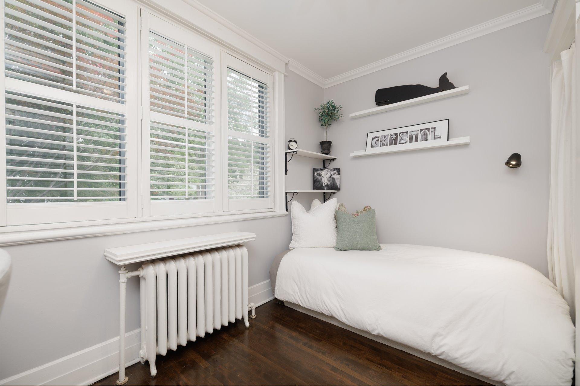 









96


Av. Drayton

,
Pointe-Claire,




QC
H9S4V7

