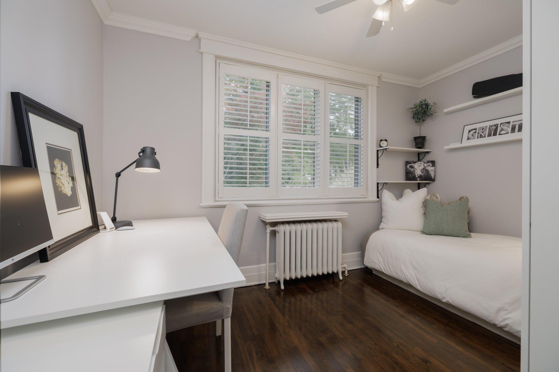 









96


Av. Drayton

,
Pointe-Claire,




QC
H9S4V7

