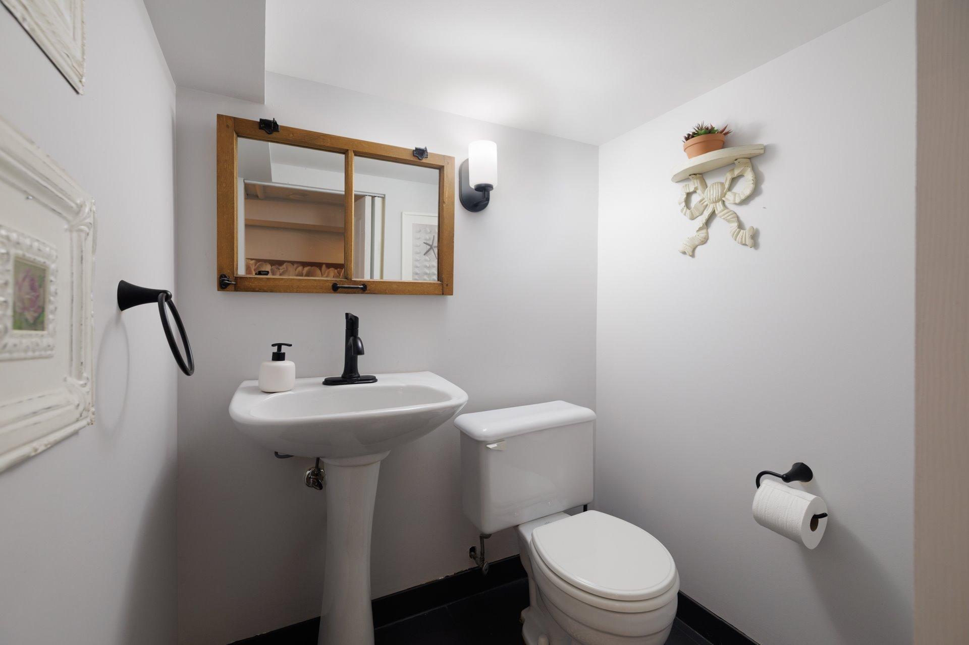 









96


Av. Drayton

,
Pointe-Claire,




QC
H9S4V7

