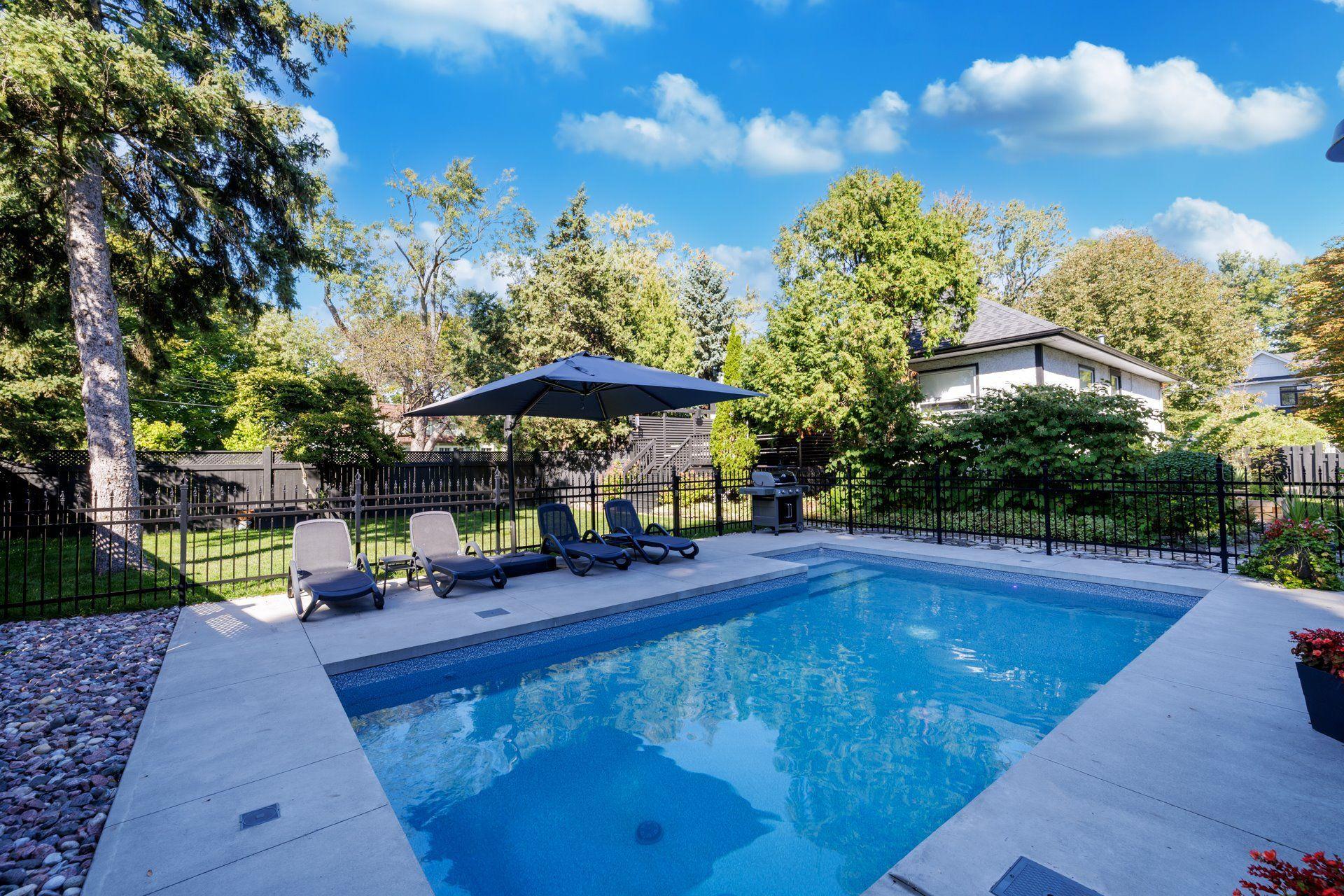 









96


Av. Drayton

,
Pointe-Claire,




QC
H9S4V7

