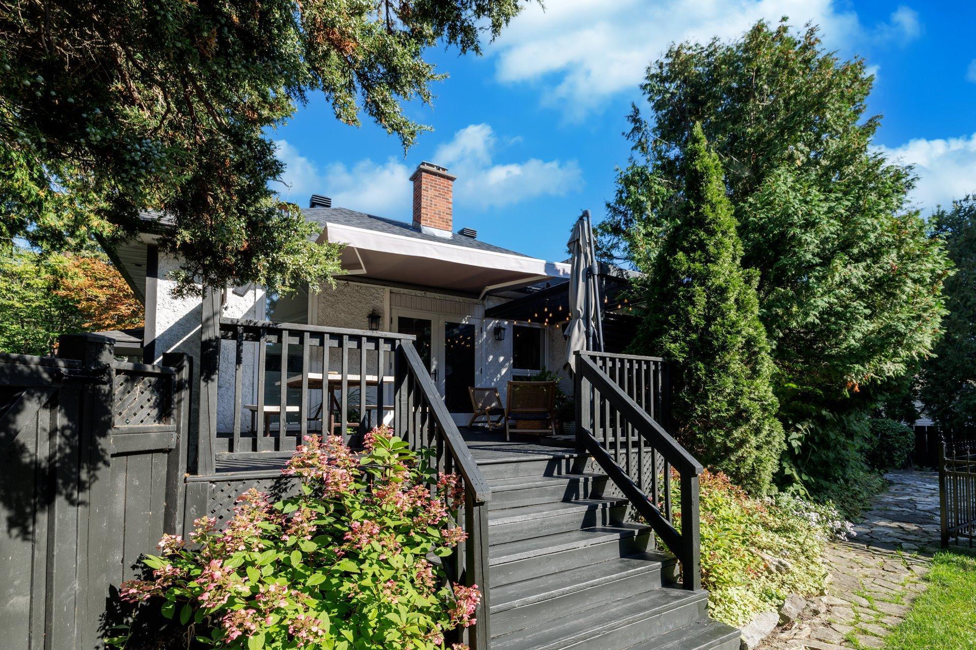 









96


Av. Drayton

,
Pointe-Claire,




QC
H9S4V7


