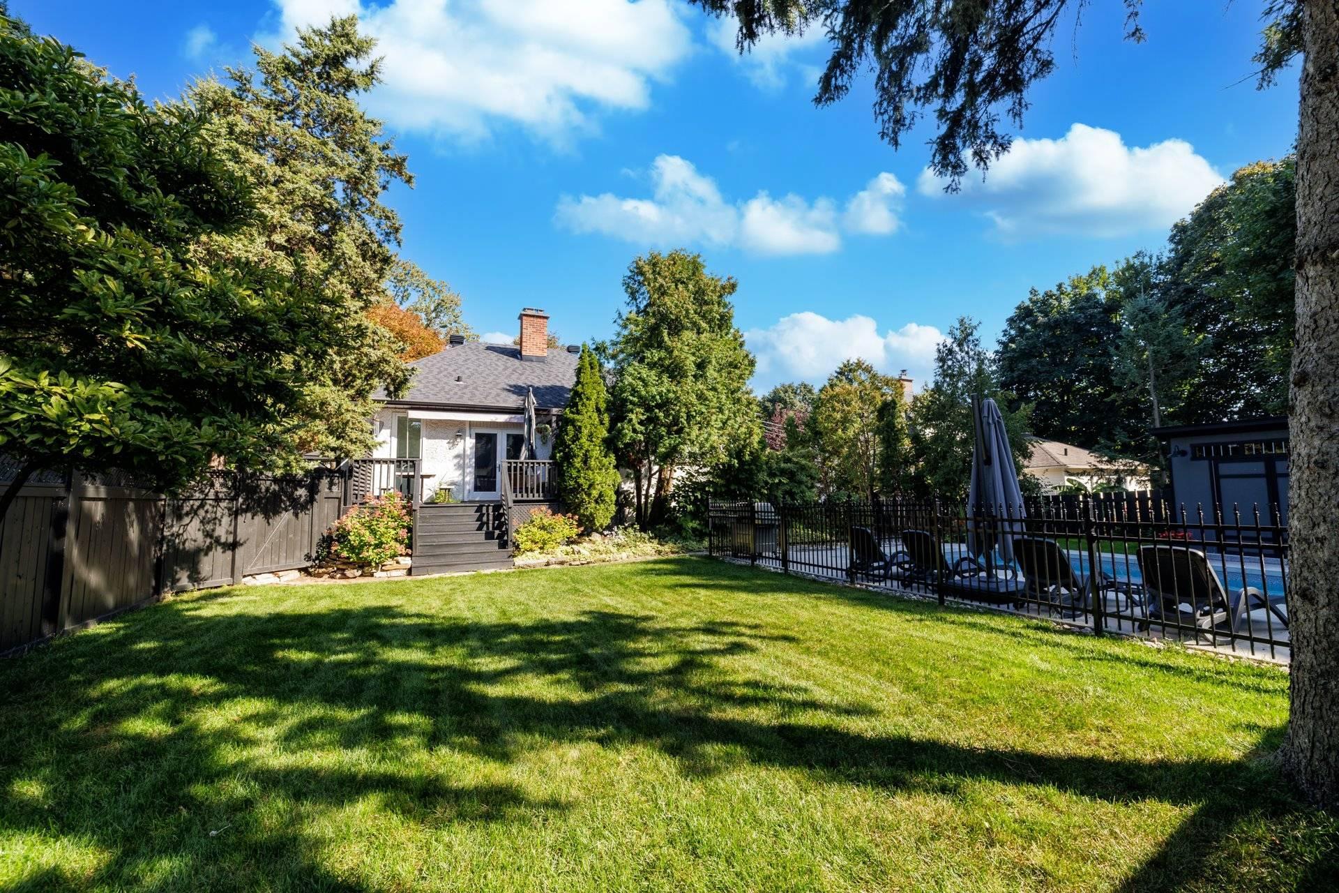 









96


Av. Drayton

,
Pointe-Claire,




QC
H9S4V7

