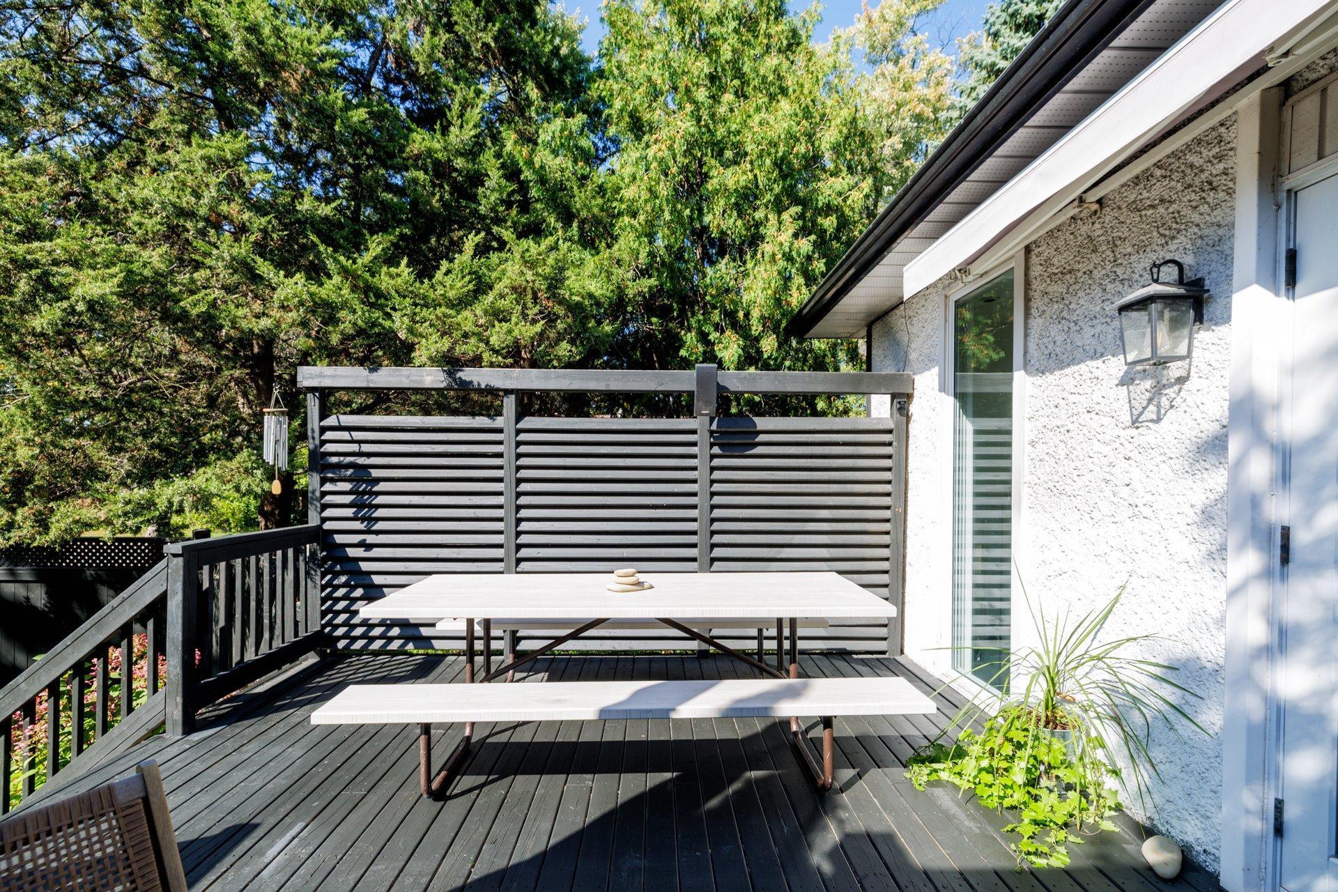 









96


Av. Drayton

,
Pointe-Claire,




QC
H9S4V7

